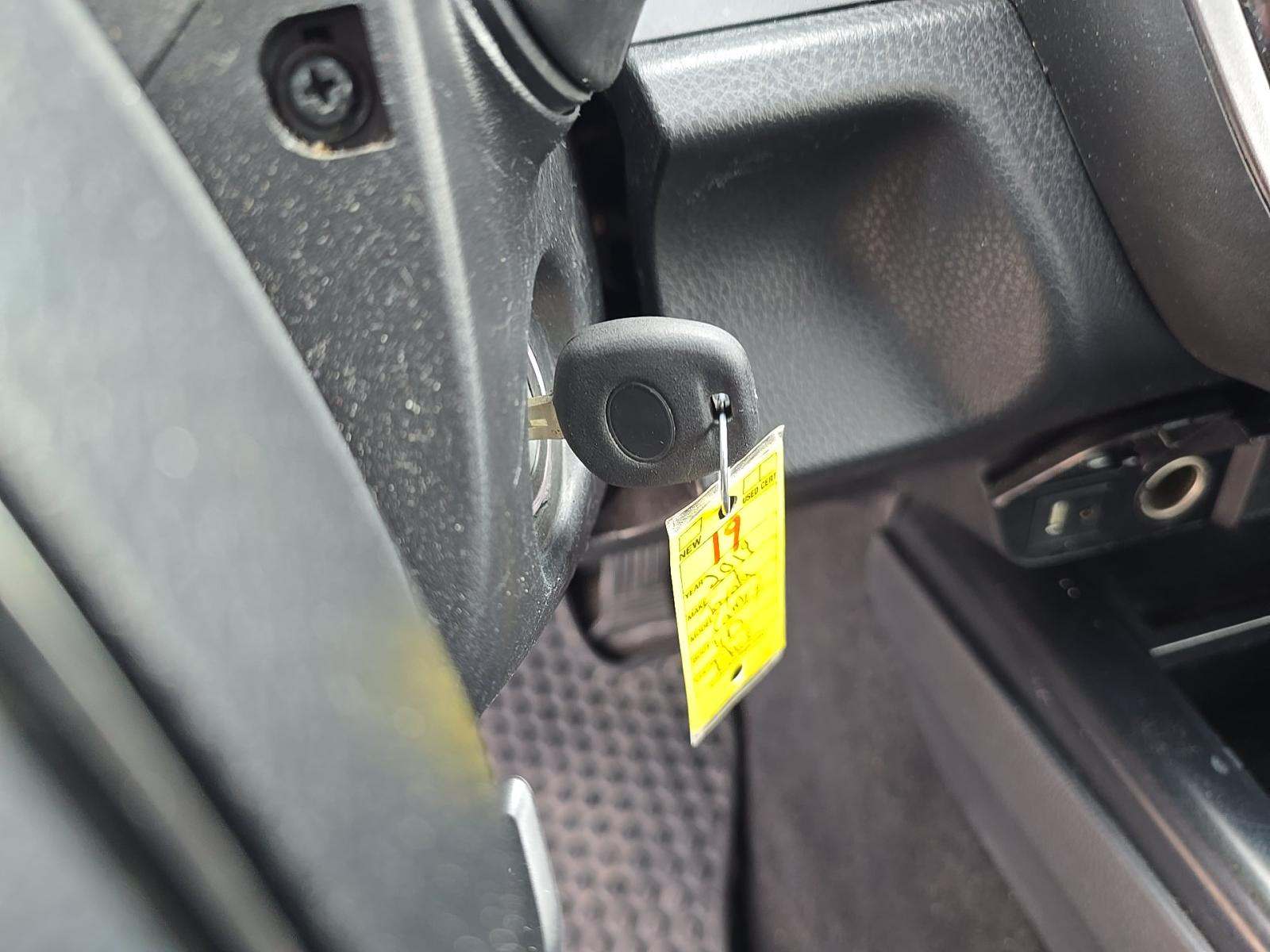 2019 Toyota Camry SE FWD