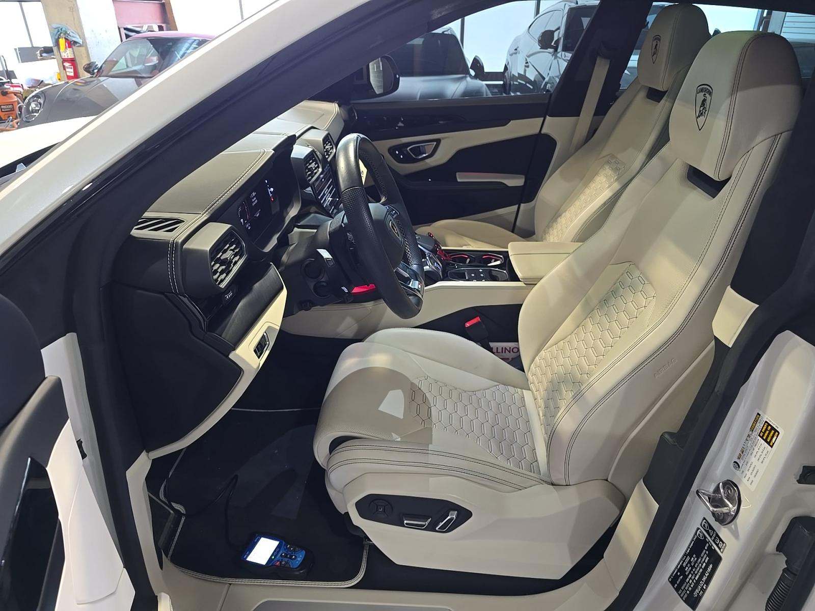 2022 Lamborghini Urus Base AWD