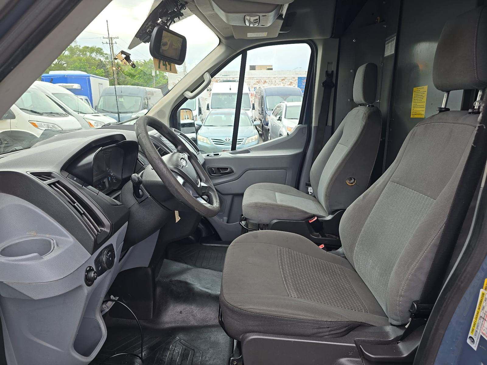 FORD TRANSIT 250 - 6