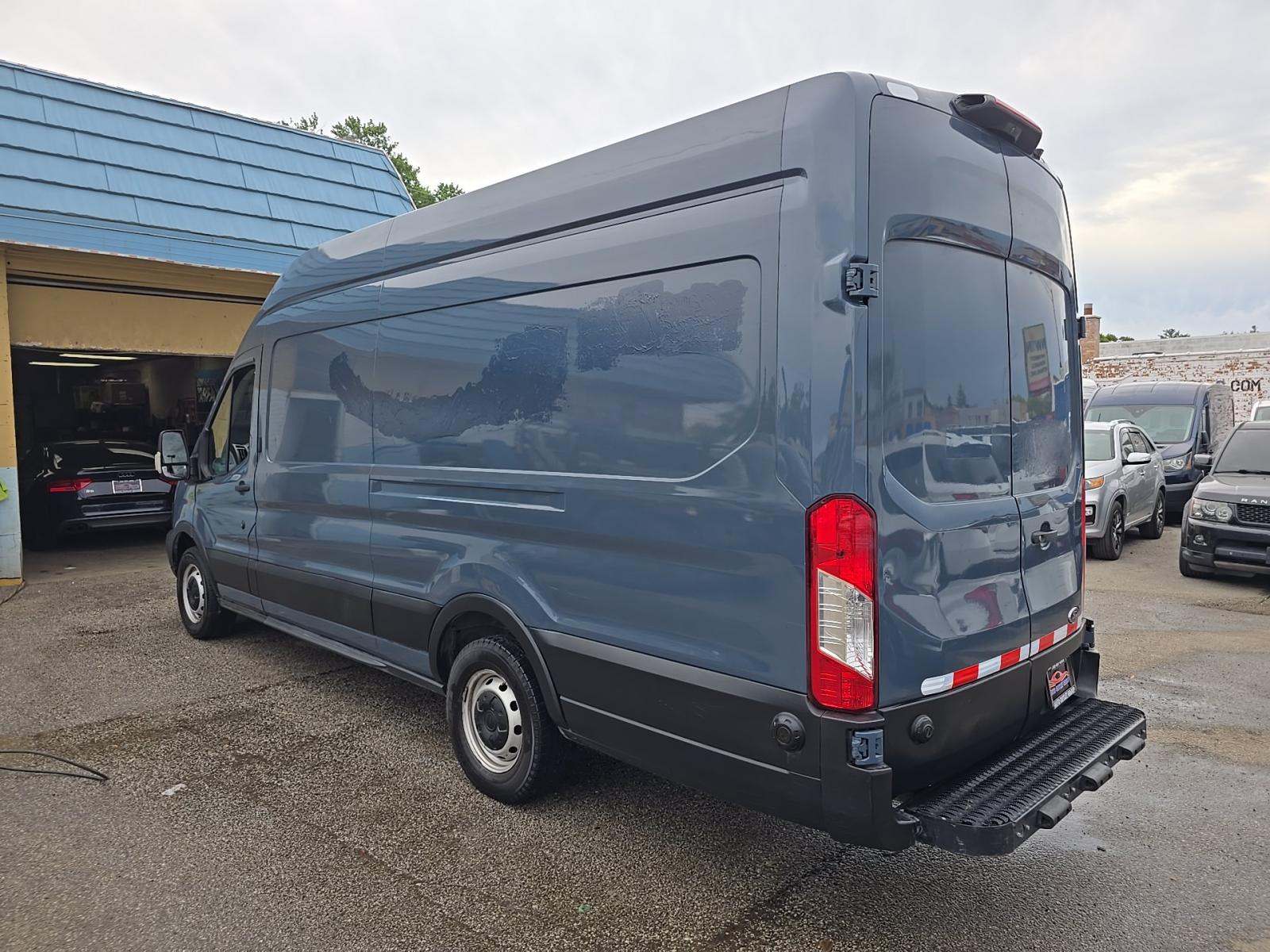 FORD TRANSIT 250 - 2