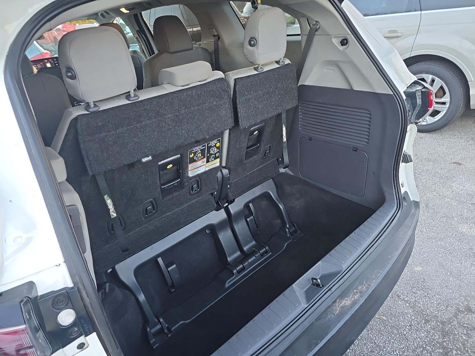 2024 Toyota Sienna LE FWD