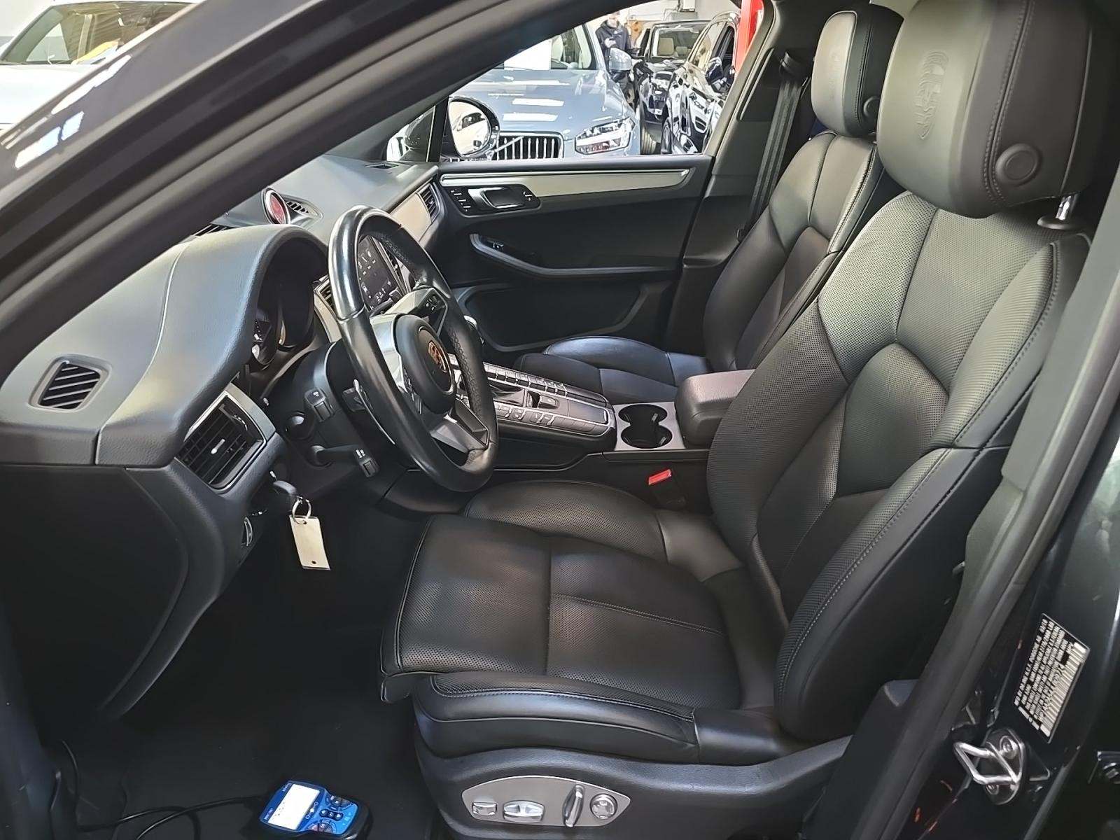 2018 Porsche Macan Base AWD