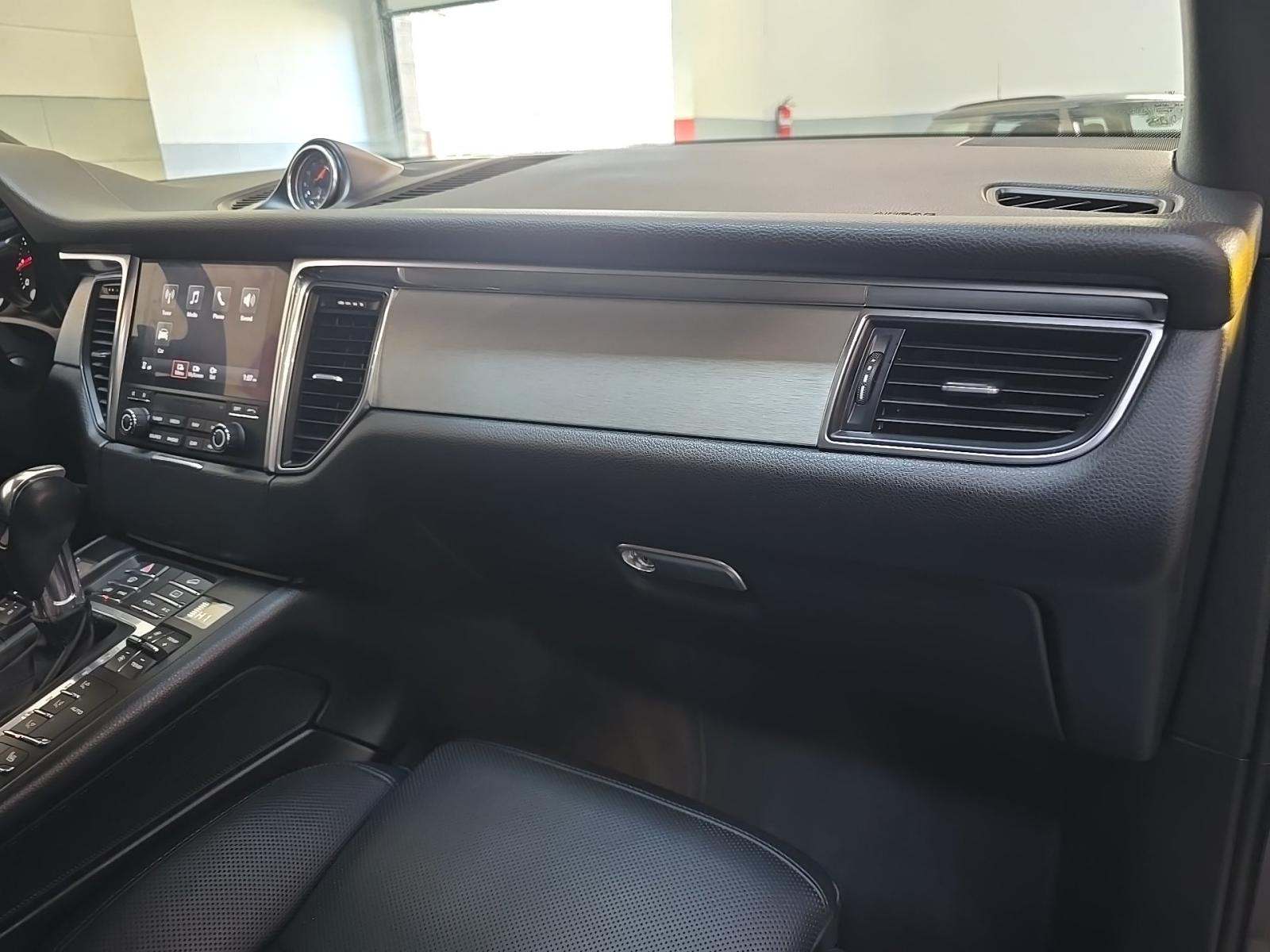 2018 Porsche Macan Base AWD