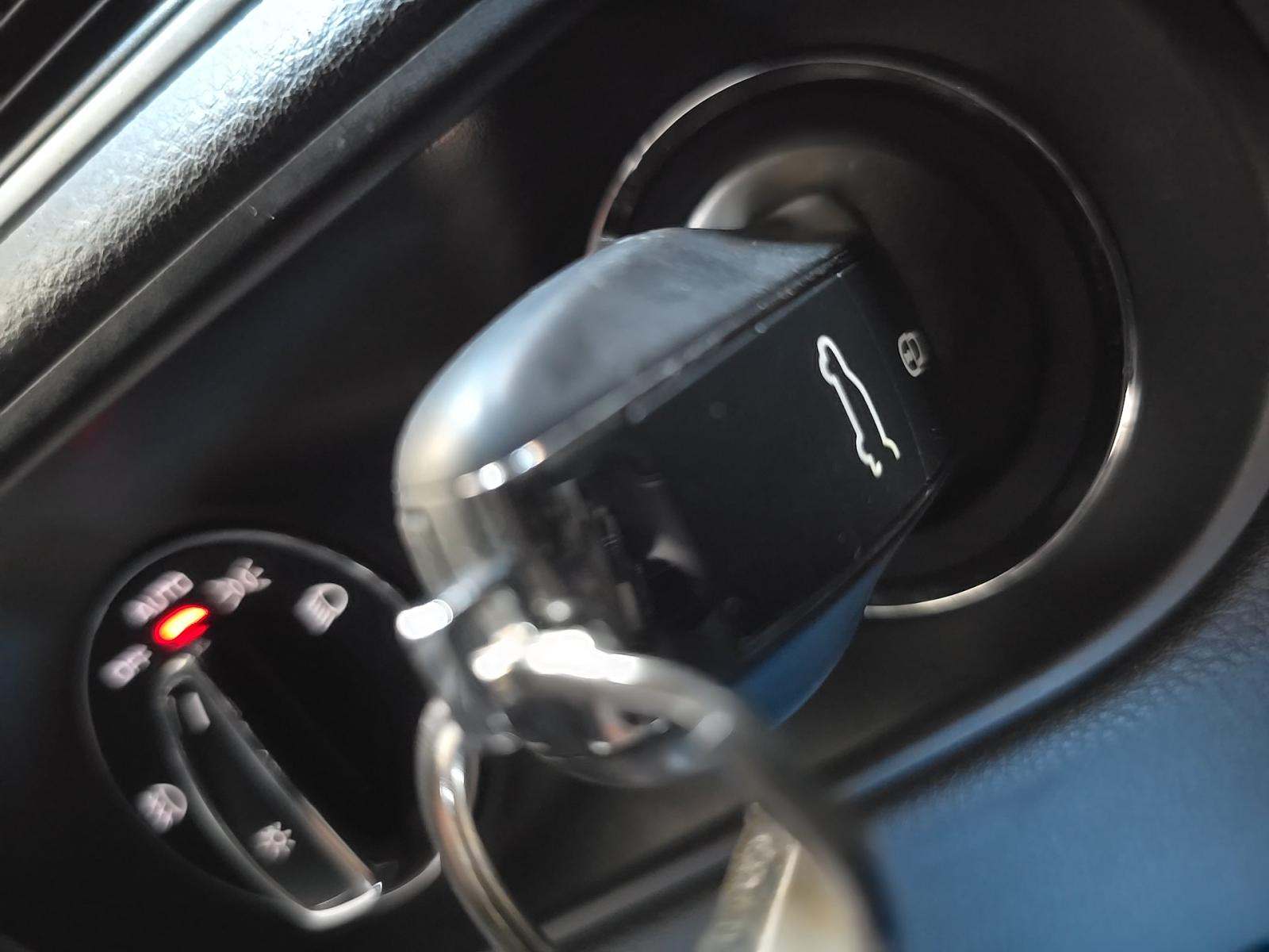 2018 Porsche Macan Base AWD