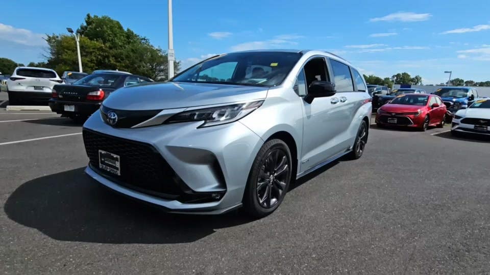 2021 Toyota Sienna XSE 7-Passenger 120.5