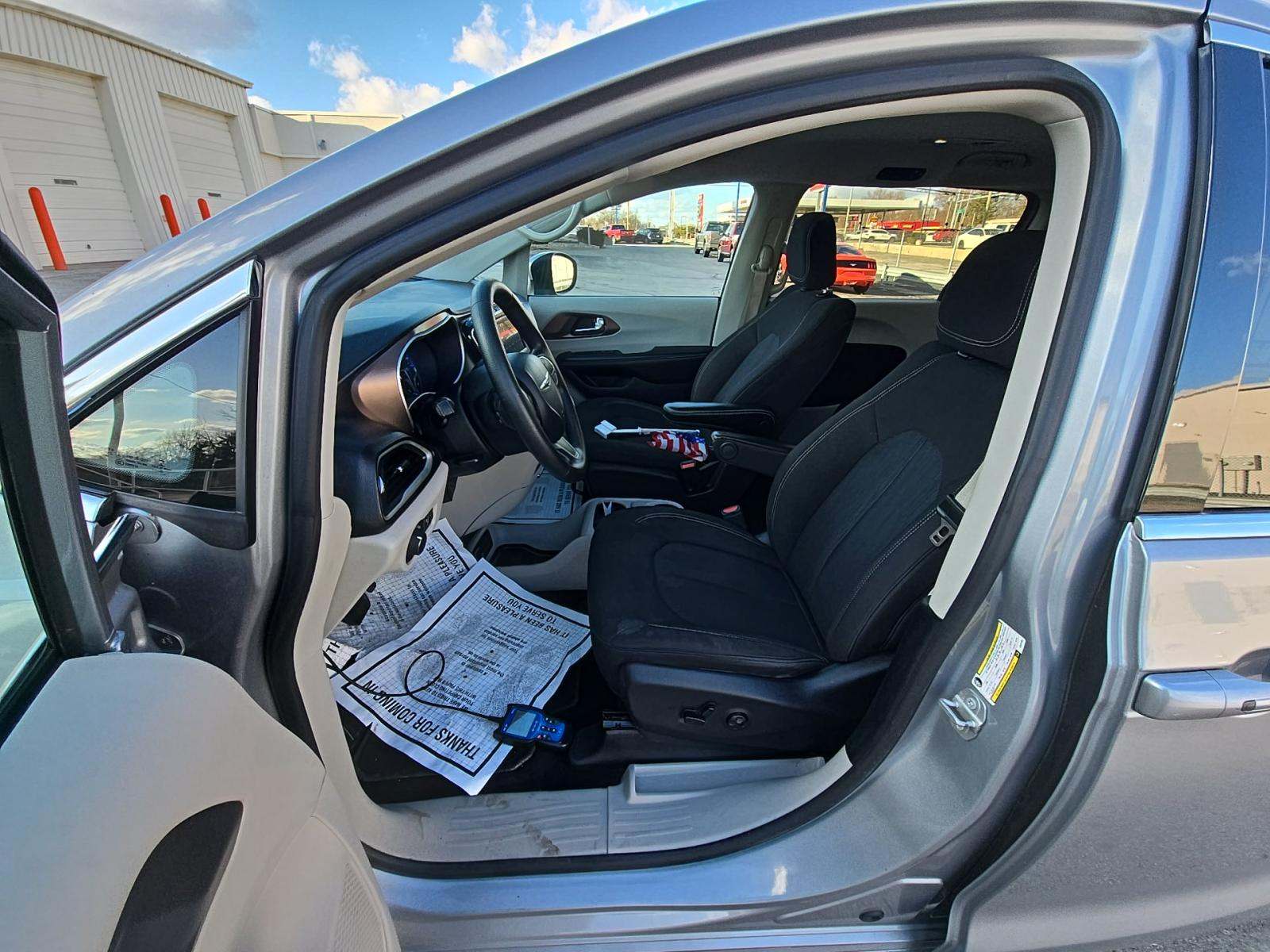 CHRYSLER VOYAGER - 2