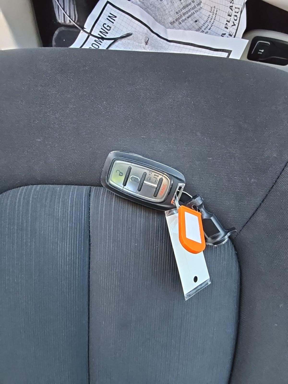 CHRYSLER VOYAGER - 4