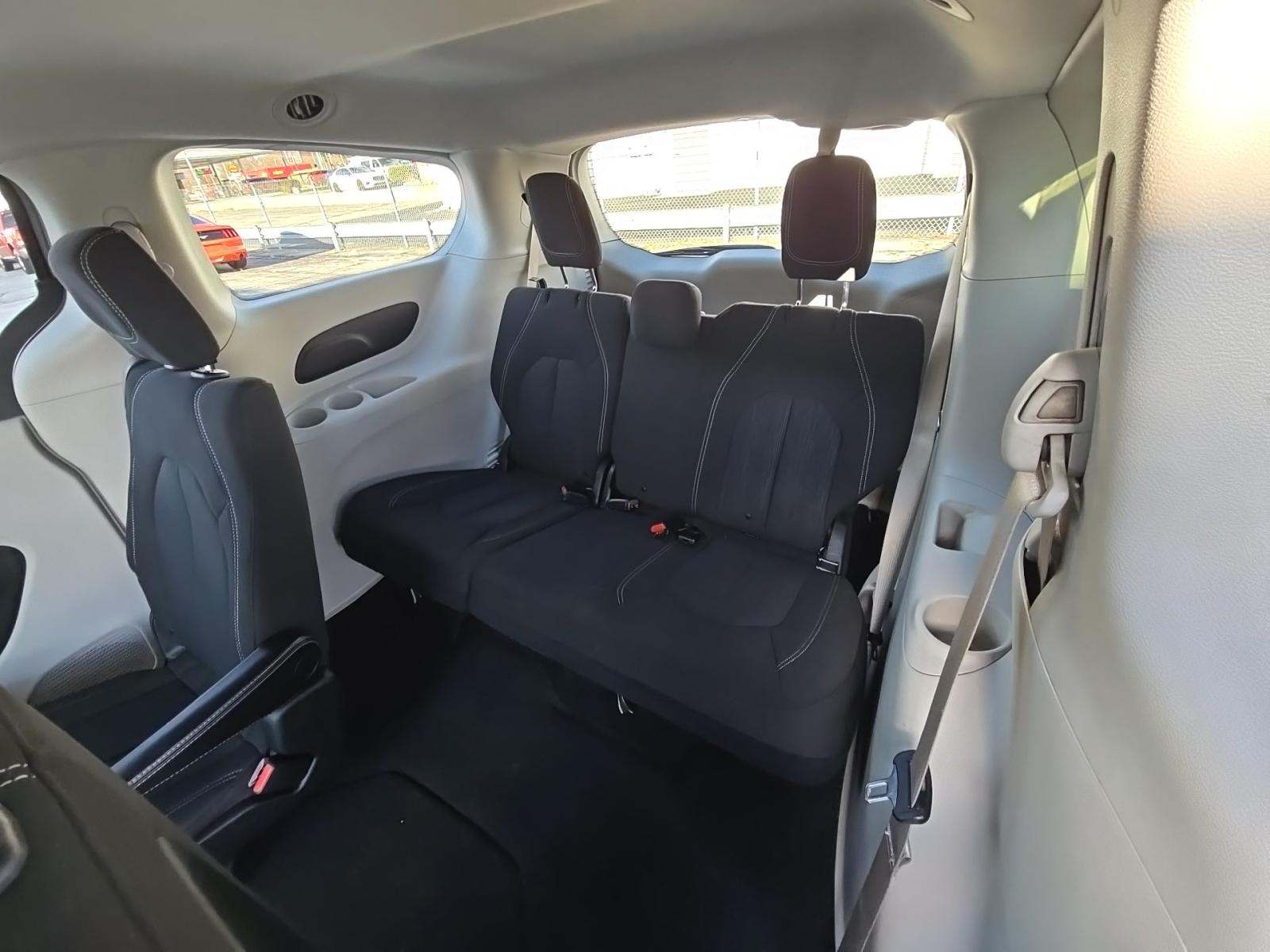 CHRYSLER VOYAGER - 10