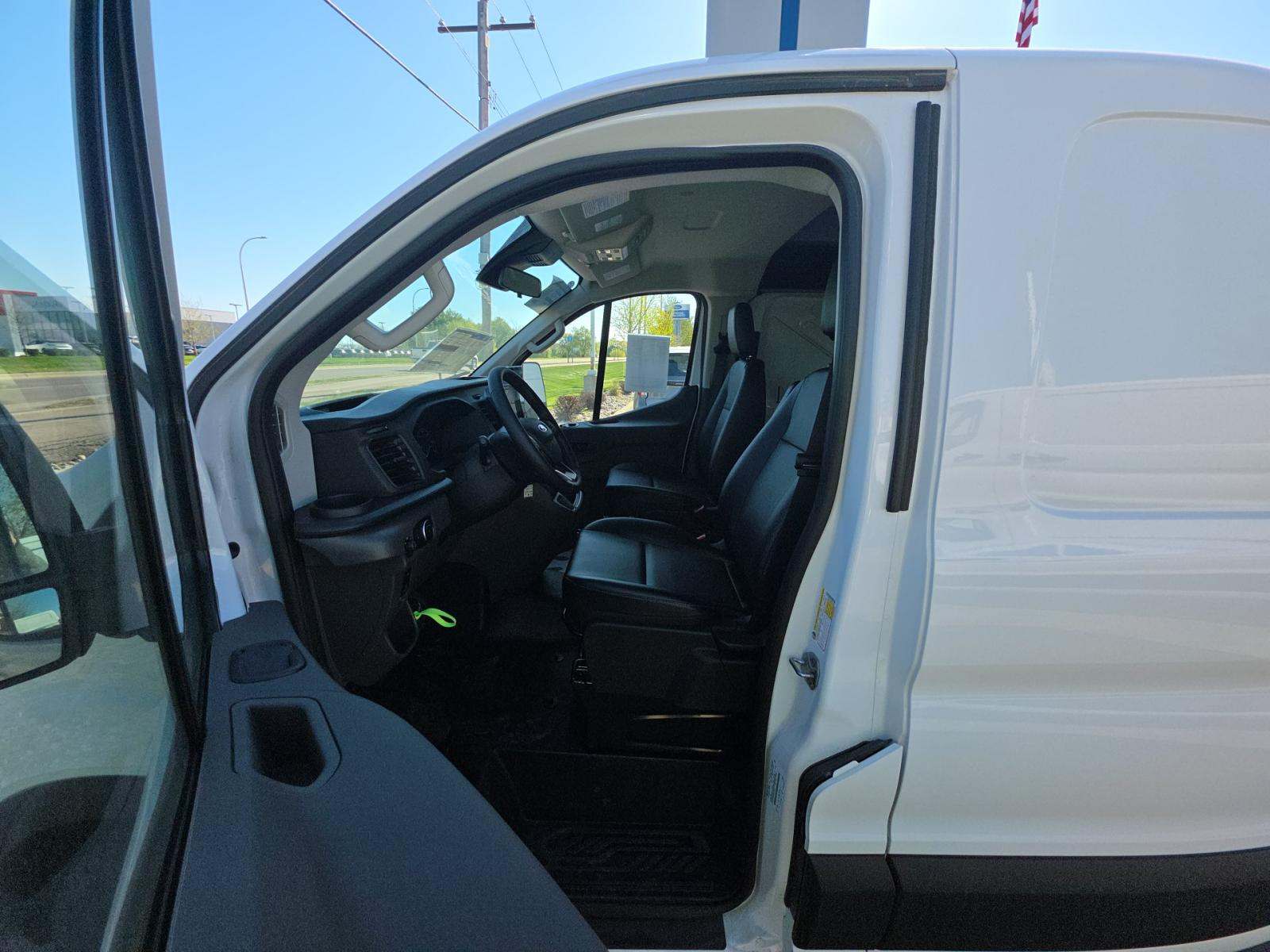 FORD TRANSIT 150 - 2
