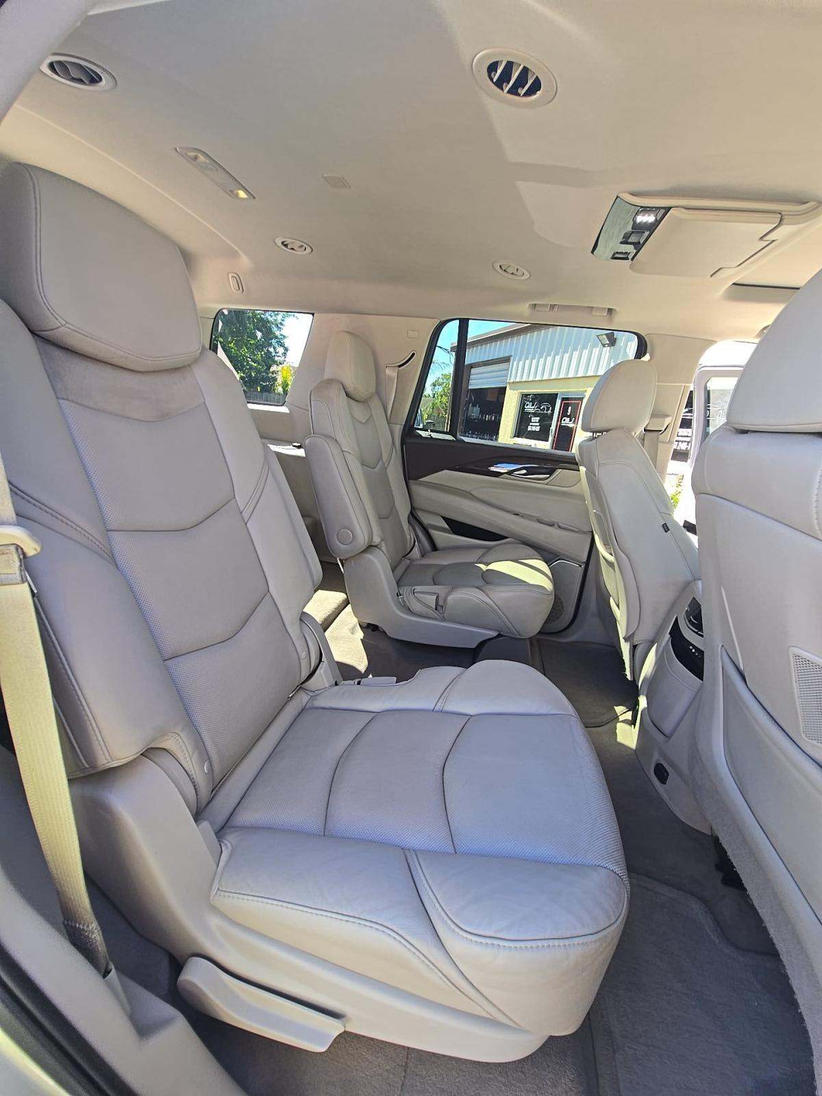 2016 Cadillac Escalade Luxury RWD