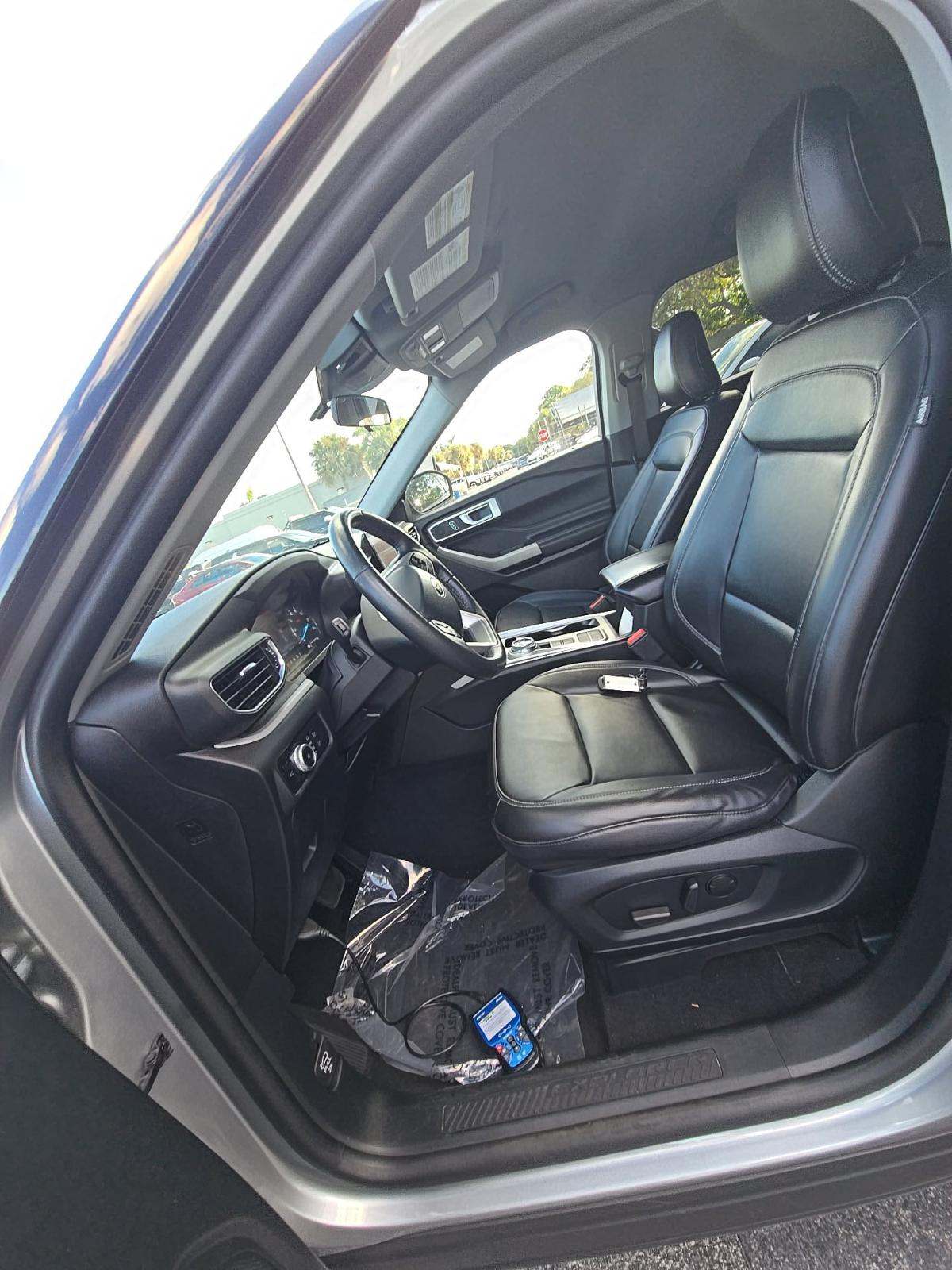 2023 Ford Explorer XLT RWD