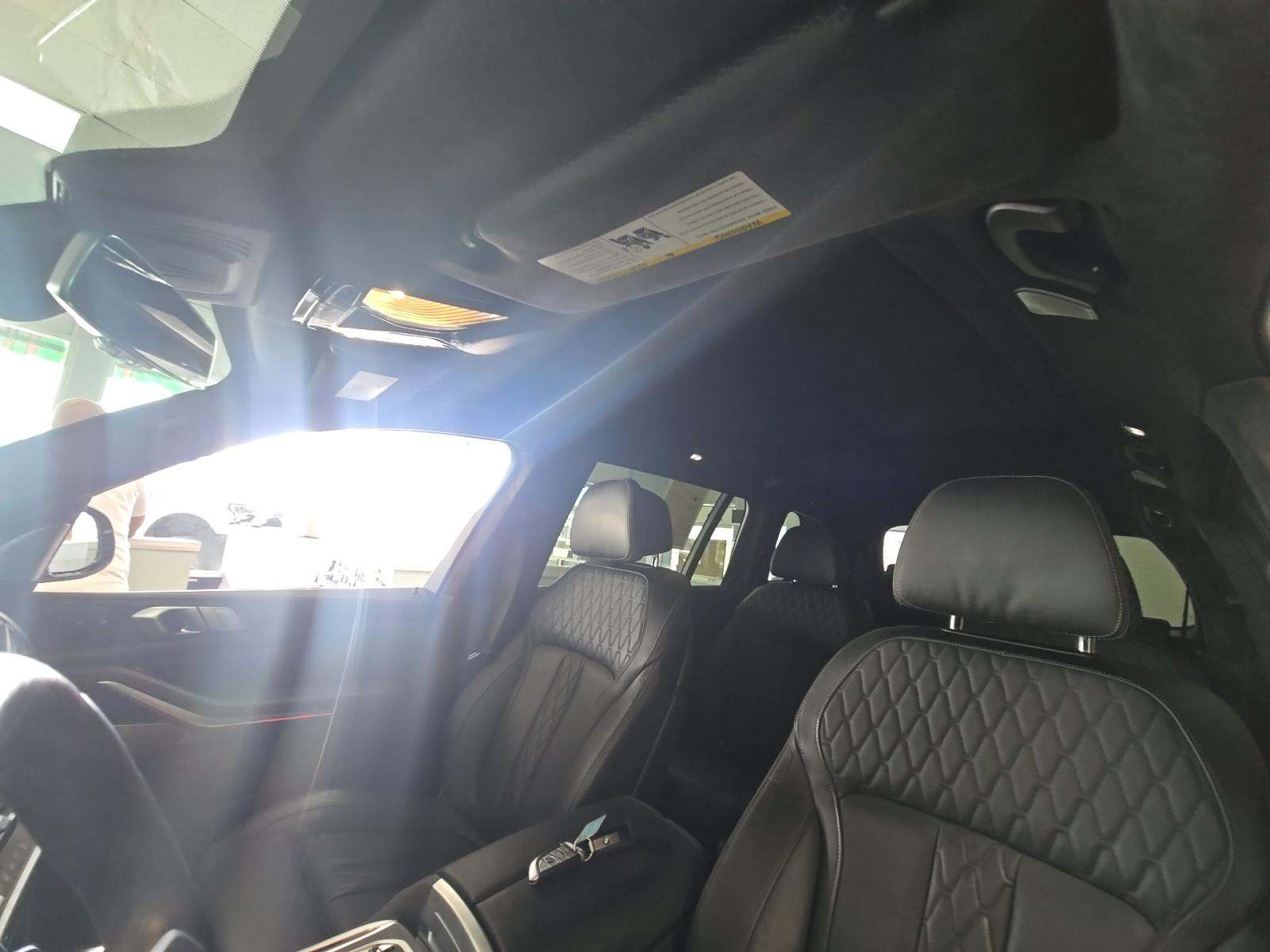 2022 BMW X7 M50i AWD