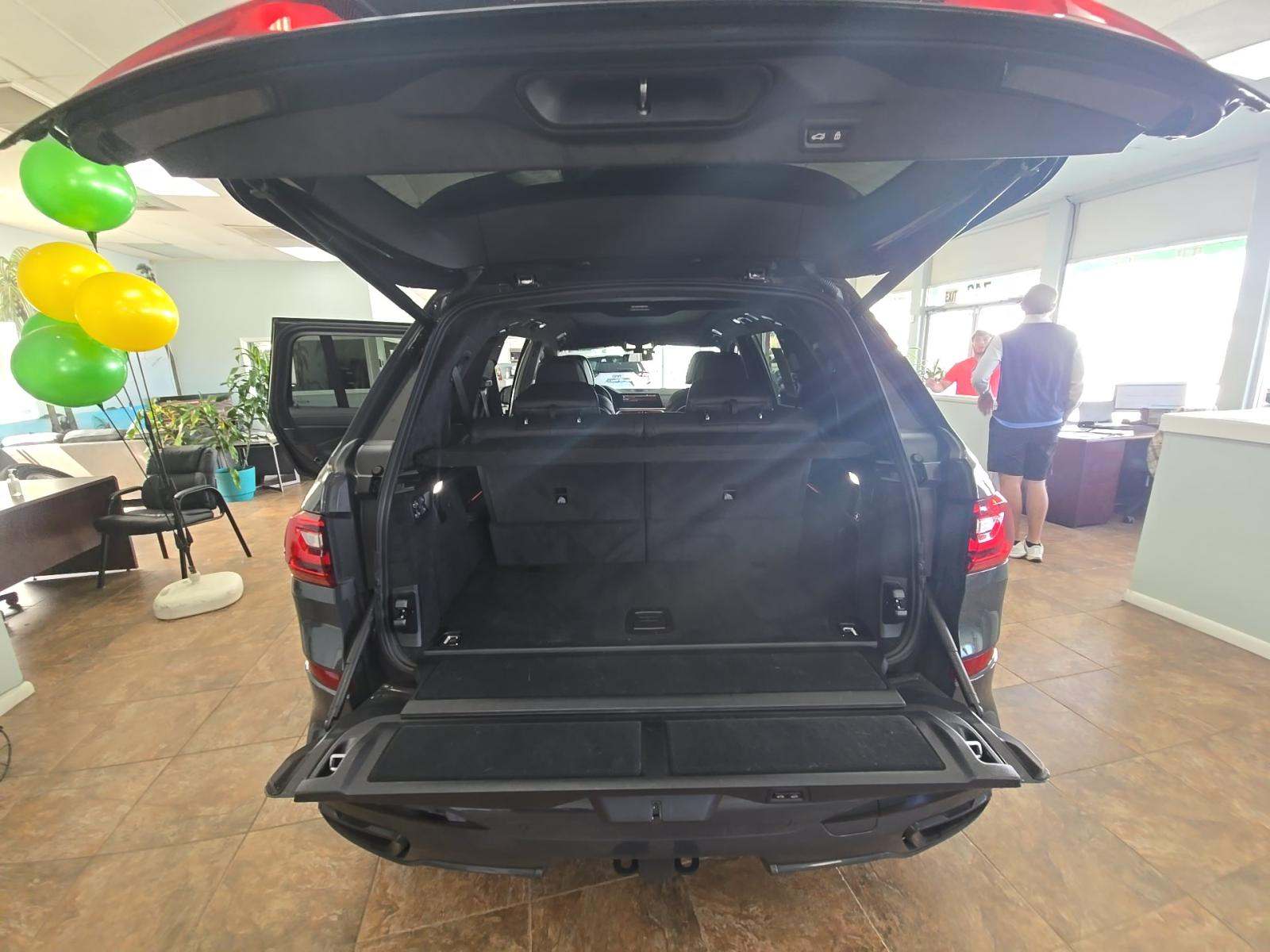 2022 BMW X7 M50i AWD