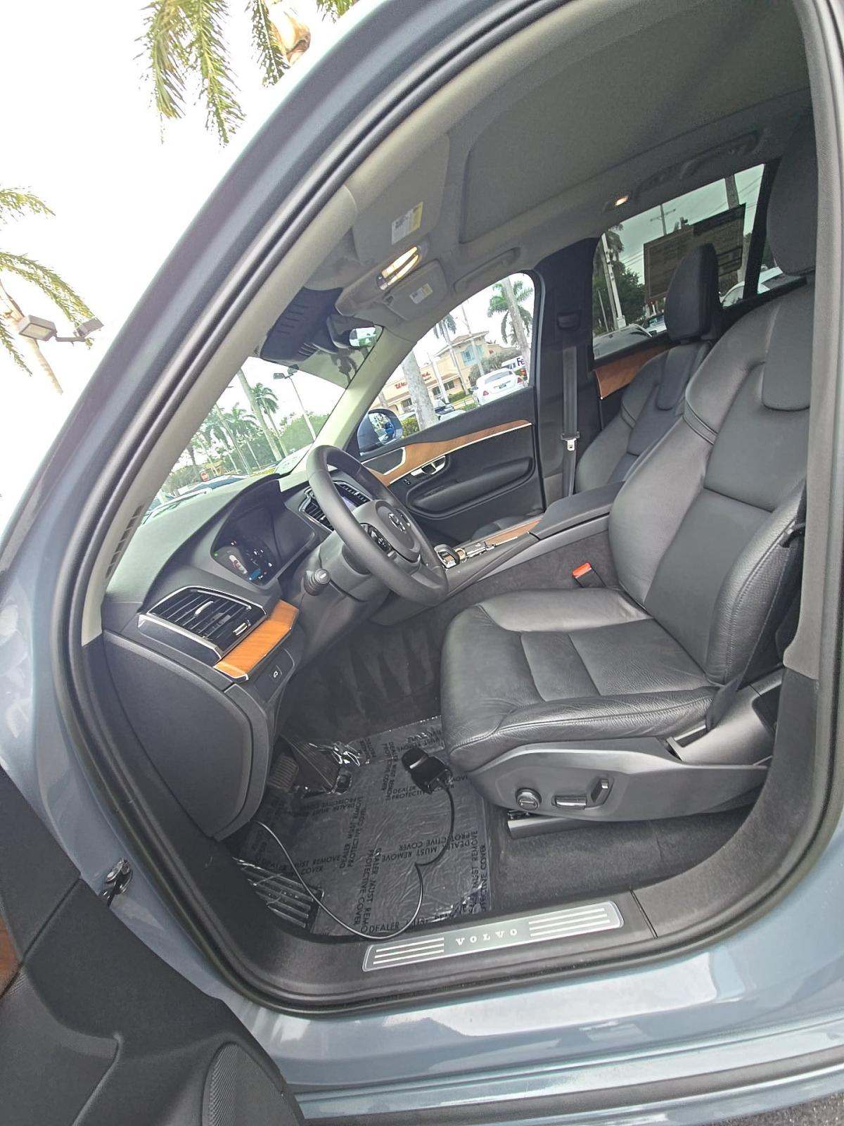 2023 Volvo XC90 B6 Plus AWD