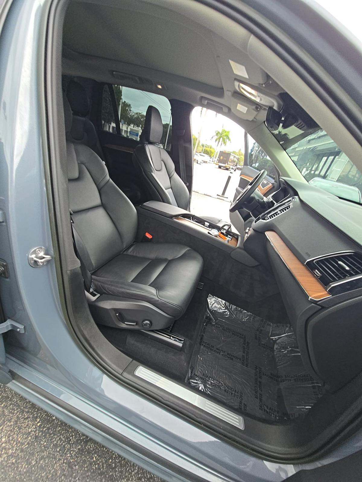 2023 Volvo XC90 B6 Plus AWD