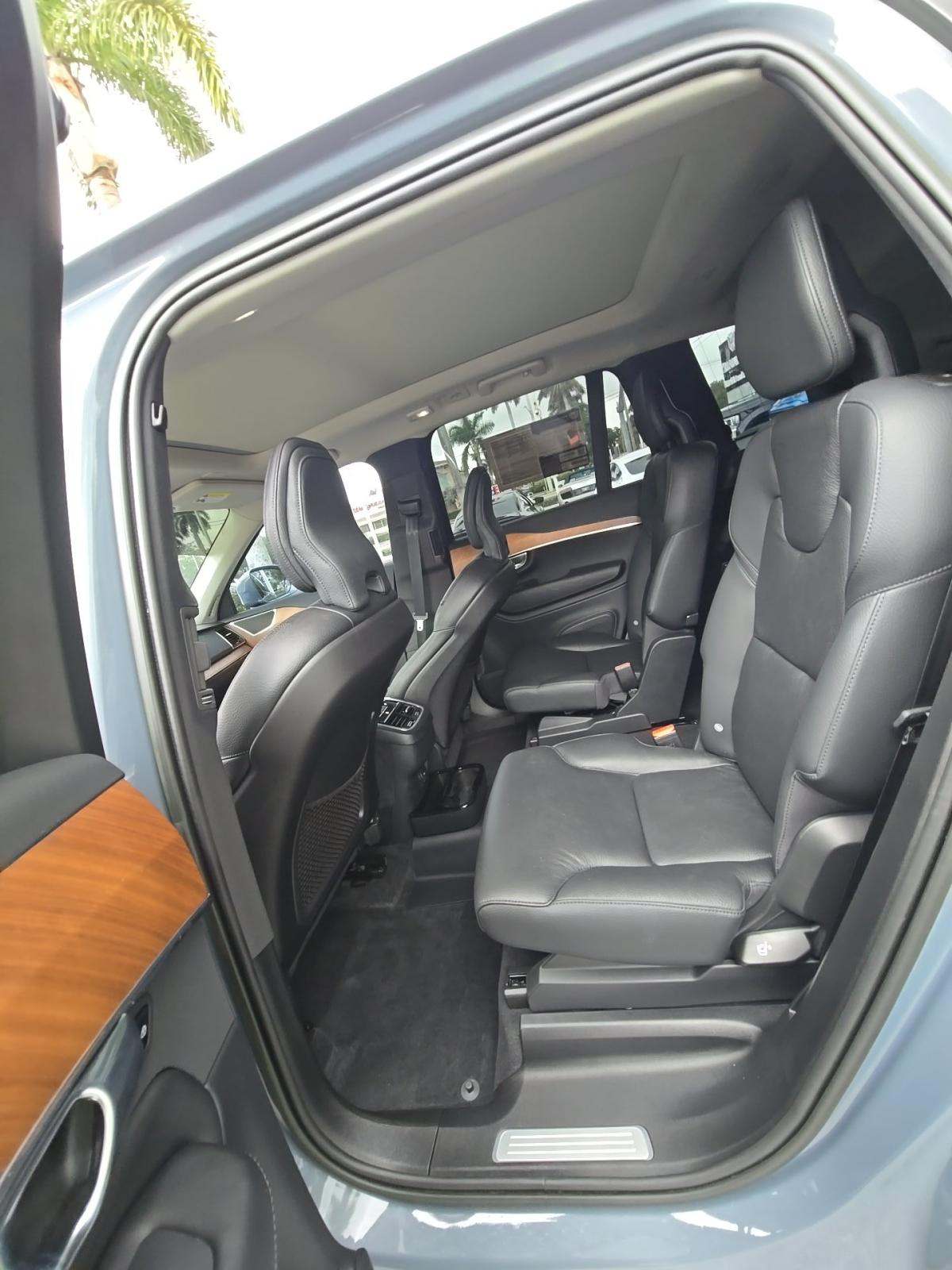 2023 Volvo XC90 B6 Plus AWD