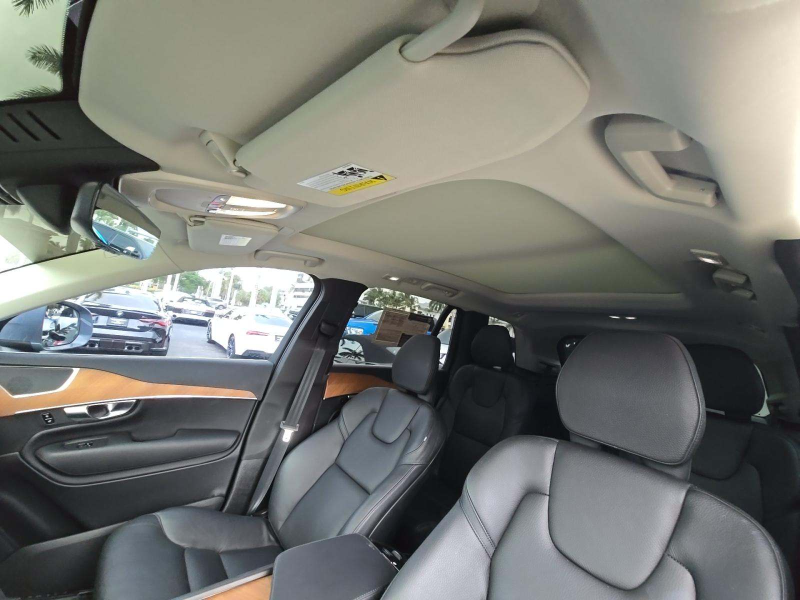 2023 Volvo XC90 B6 Plus AWD