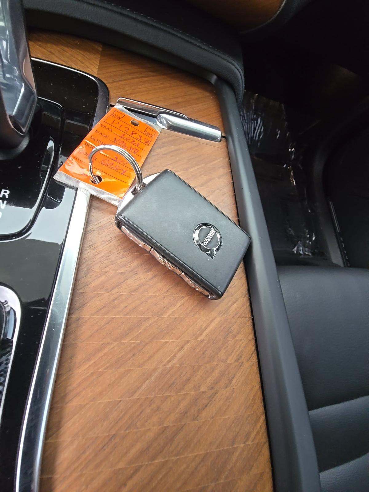 2023 Volvo XC90 B6 Plus AWD