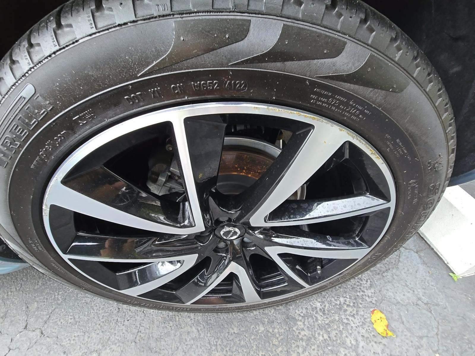 2023 Volvo XC90 B6 Plus AWD