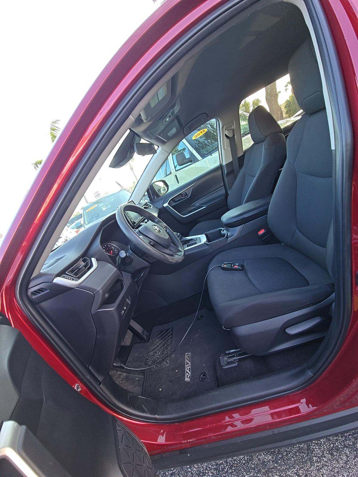 2022 Toyota RAV4 LE FWD