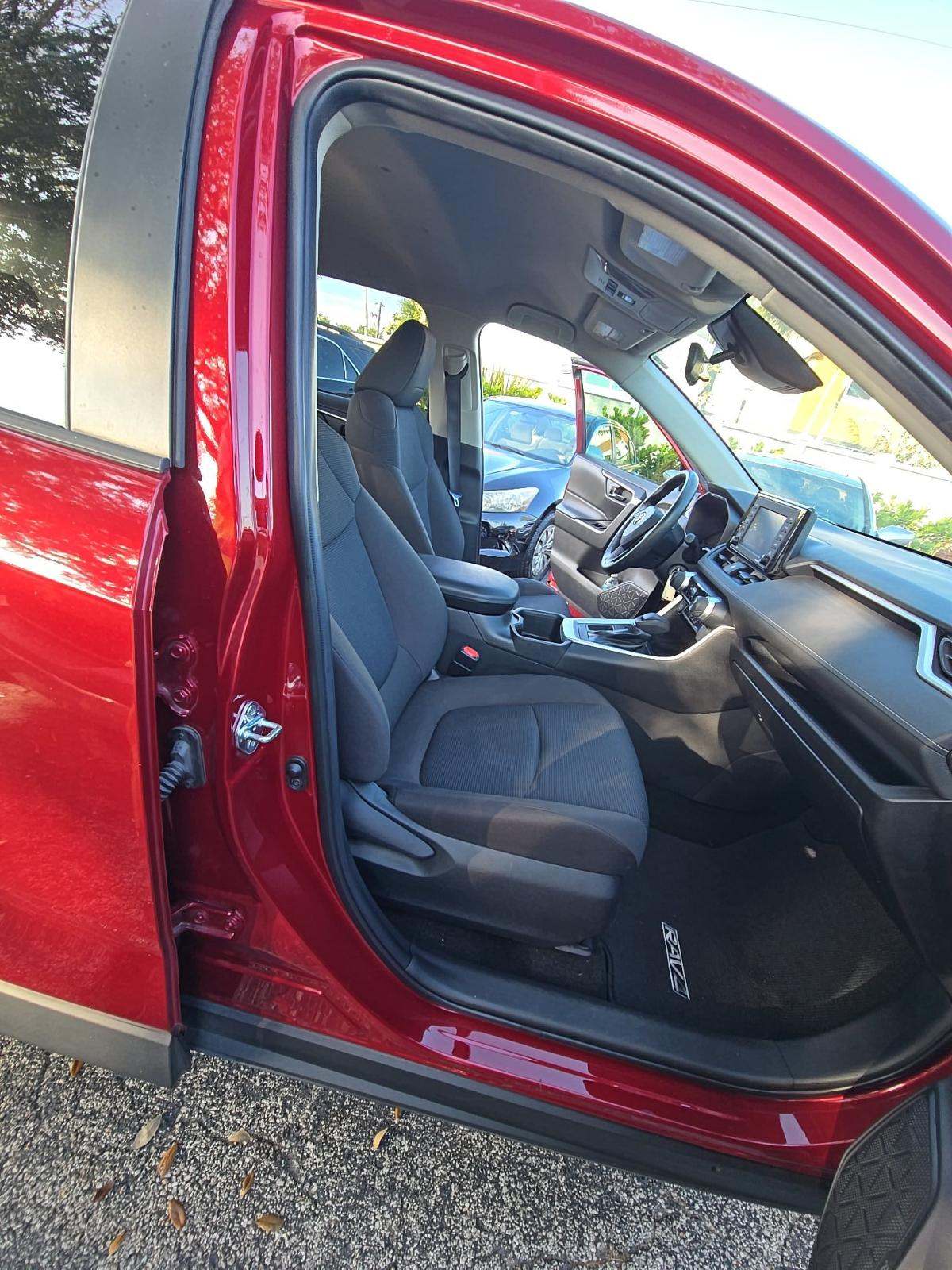 2022 Toyota RAV4 LE FWD