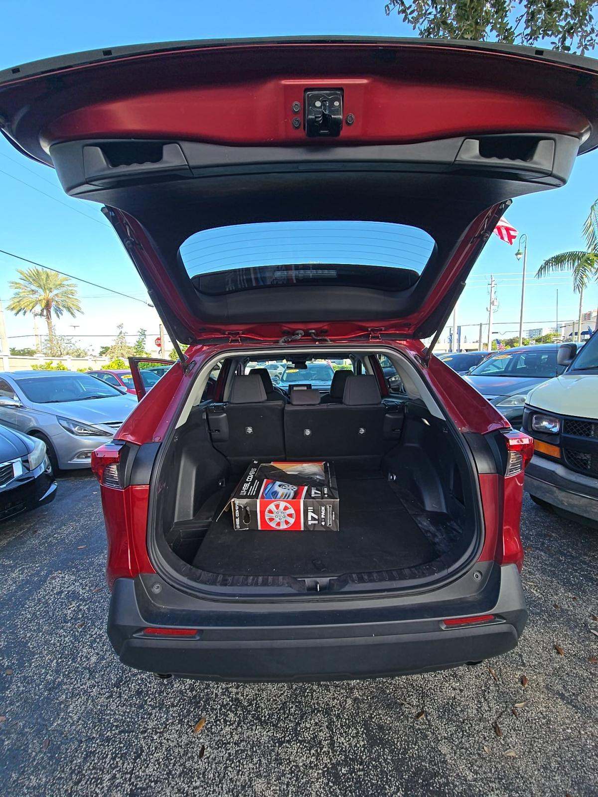 2022 Toyota RAV4 LE FWD