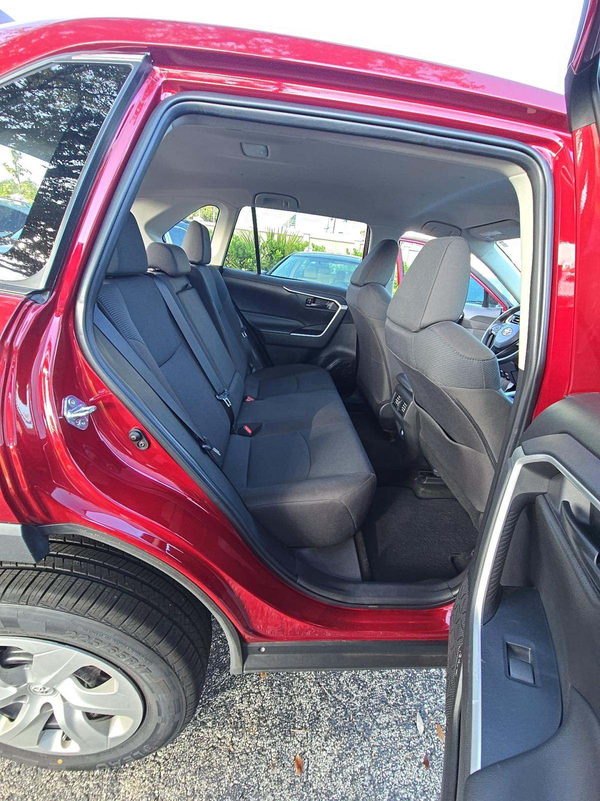 2022 Toyota RAV4 LE FWD