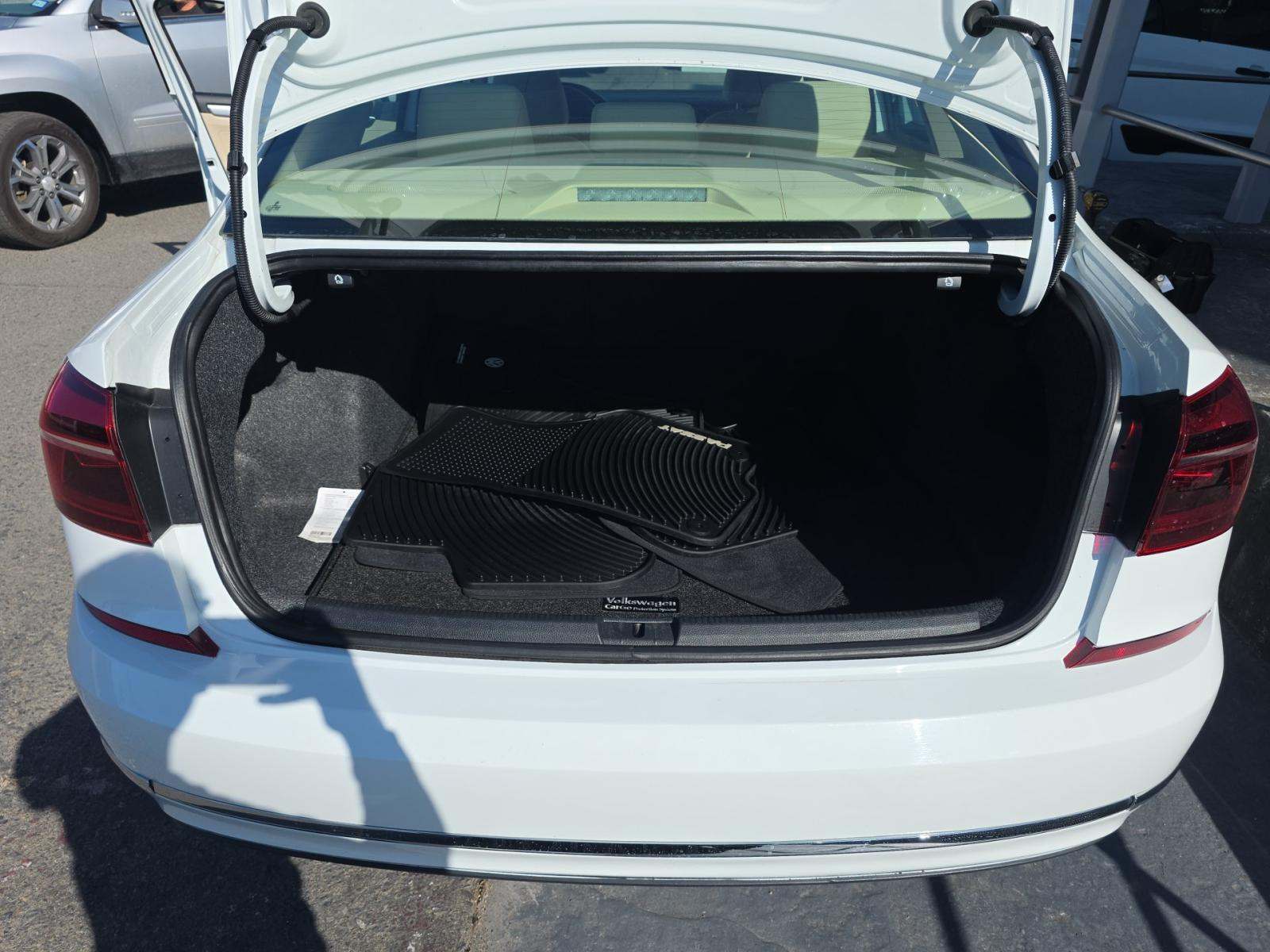 2019 Volkswagen Passat 2.0T Wolfsburg Edition FWD