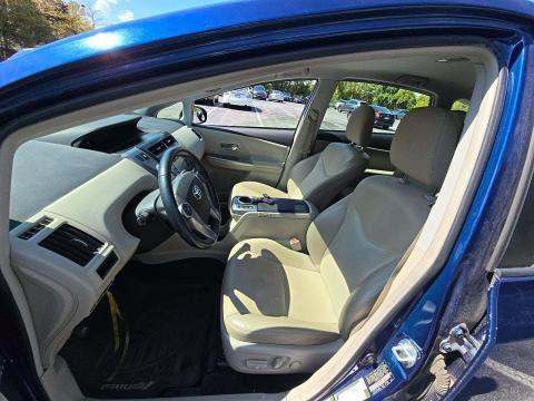 2017 Toyota Prius v Four FWD