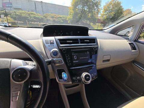 2017 Toyota Prius v Four FWD