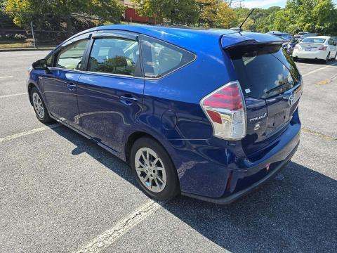 2017 Toyota Prius v Four FWD