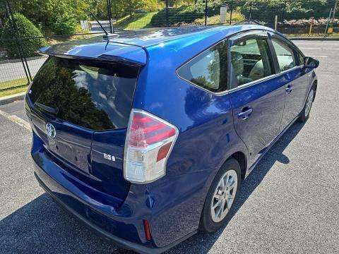 2017 Toyota Prius v Four FWD