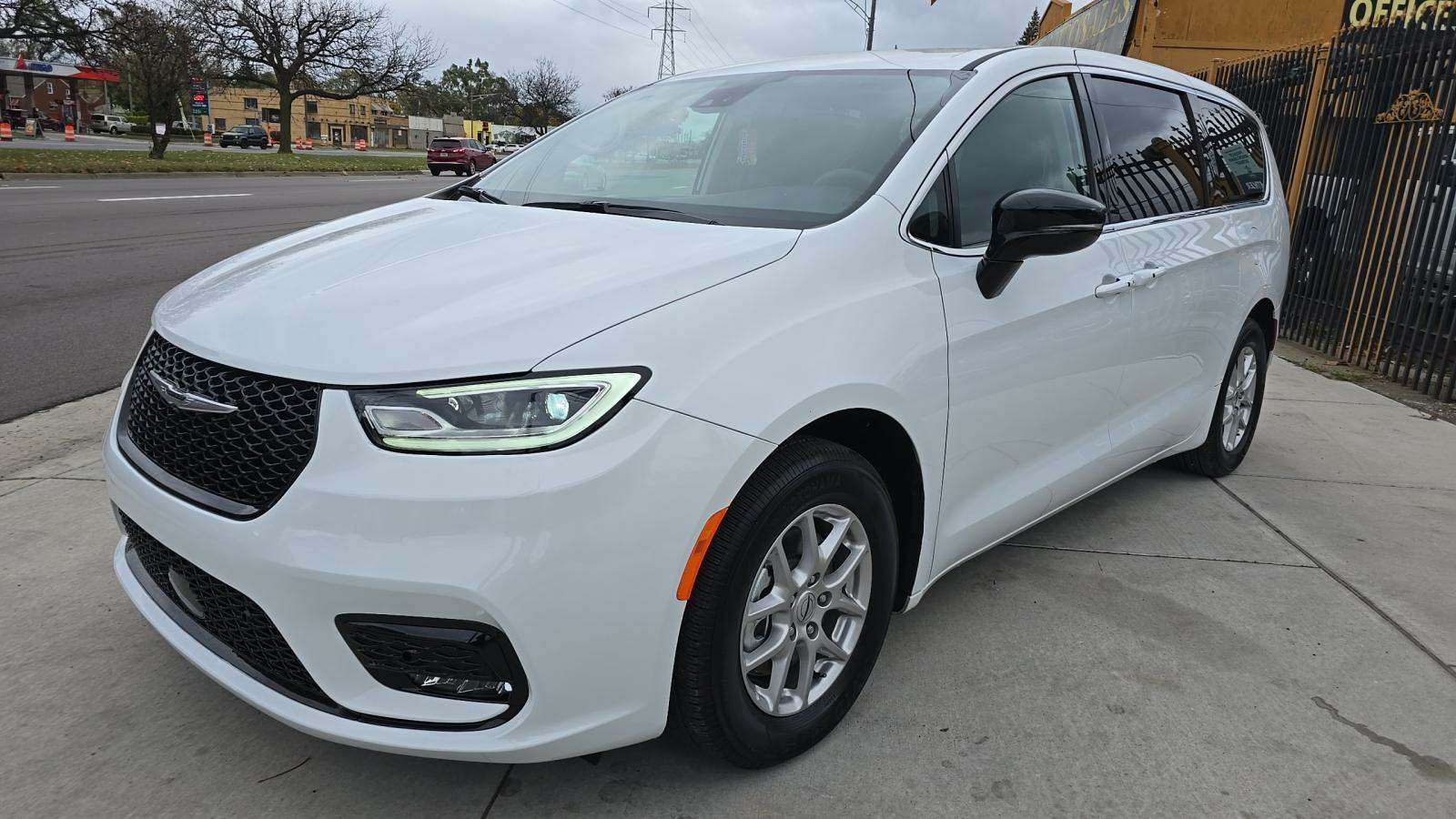 2024 Chrysler Pacifica Touring L 121.6