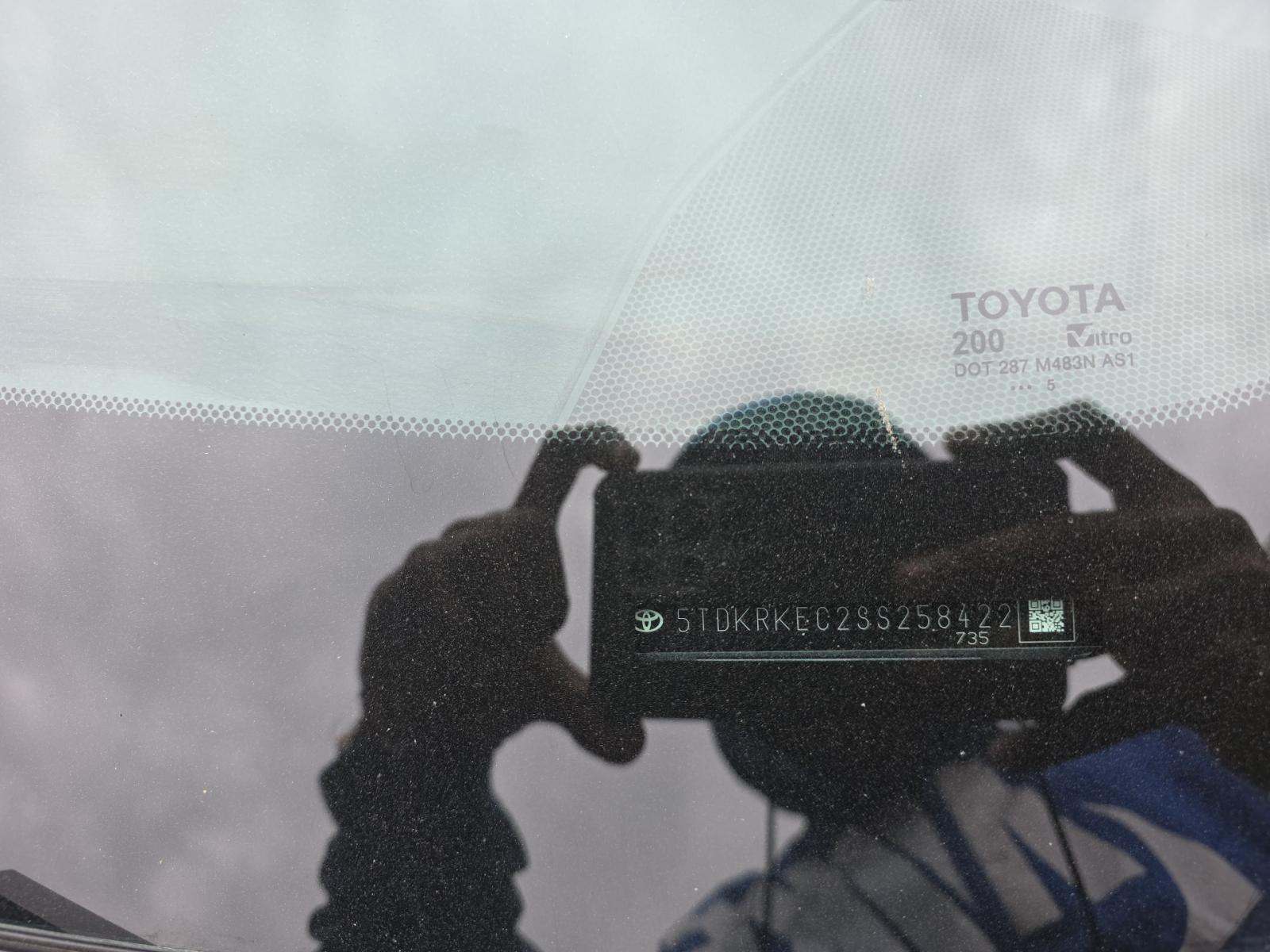 2025 Toyota Sienna LE FWD