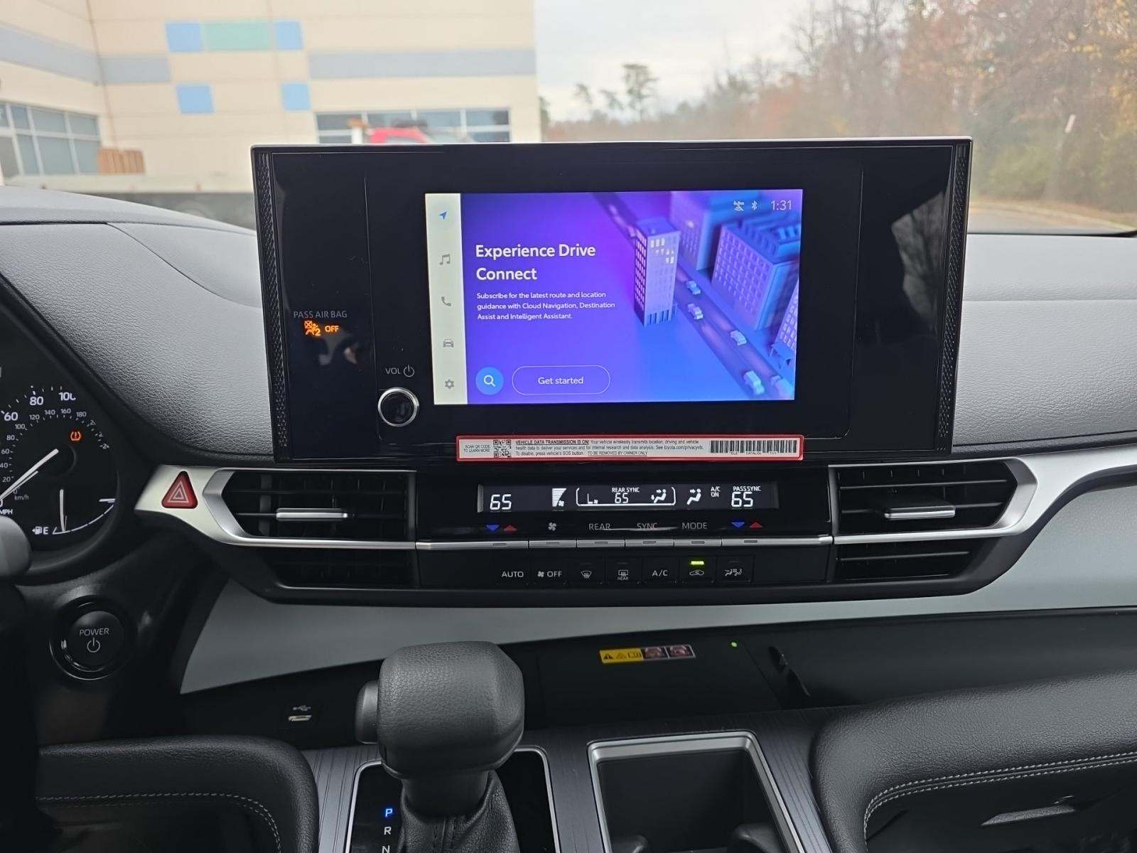 2025 Toyota Sienna LE FWD