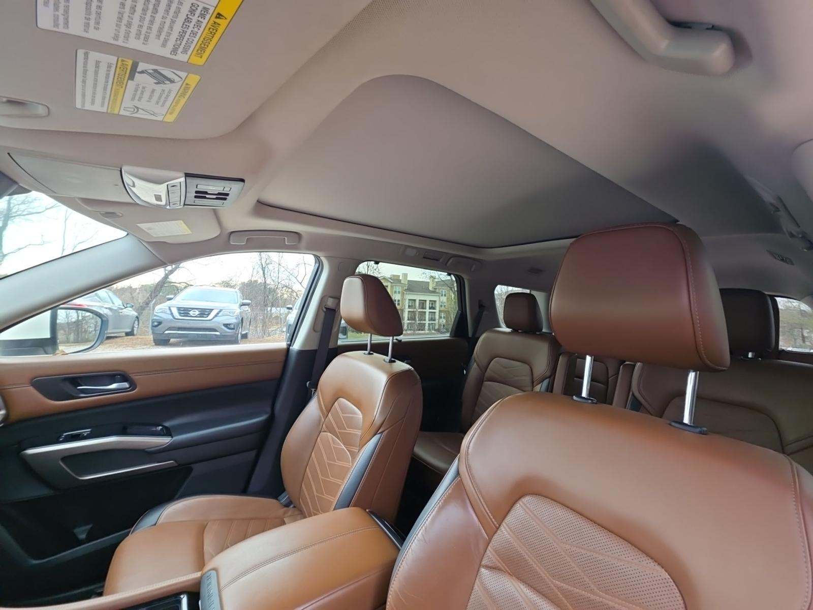 2022 Nissan Pathfinder Platinum AWD