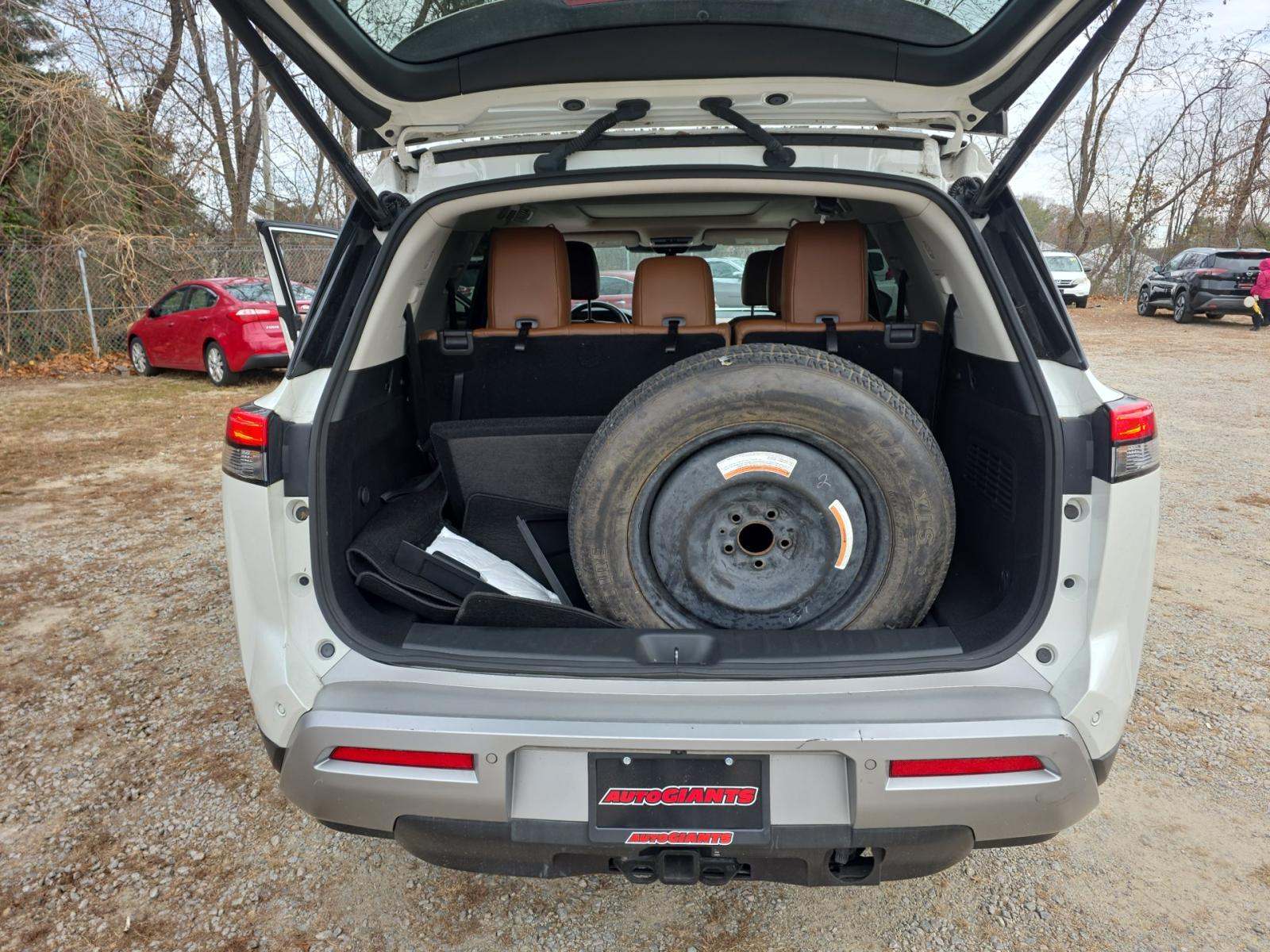 2022 Nissan Pathfinder Platinum AWD