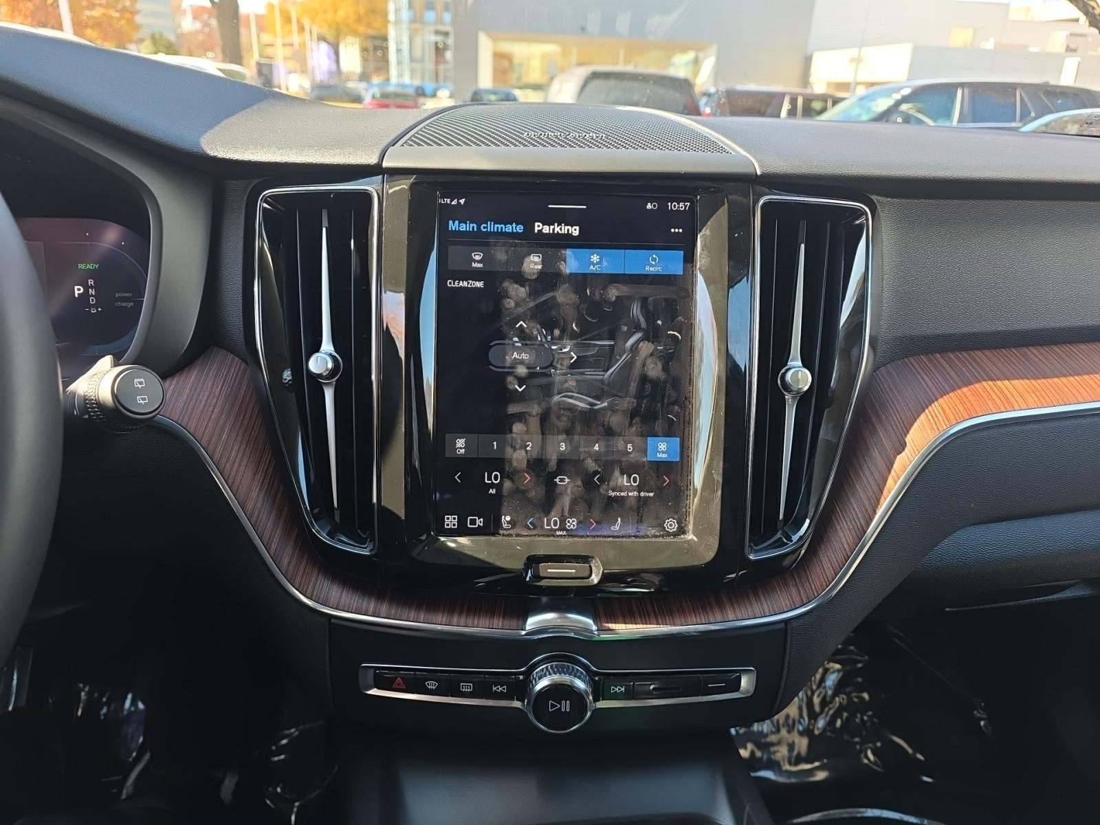 2023 Volvo XC60 Recharge T8 Plus AWD