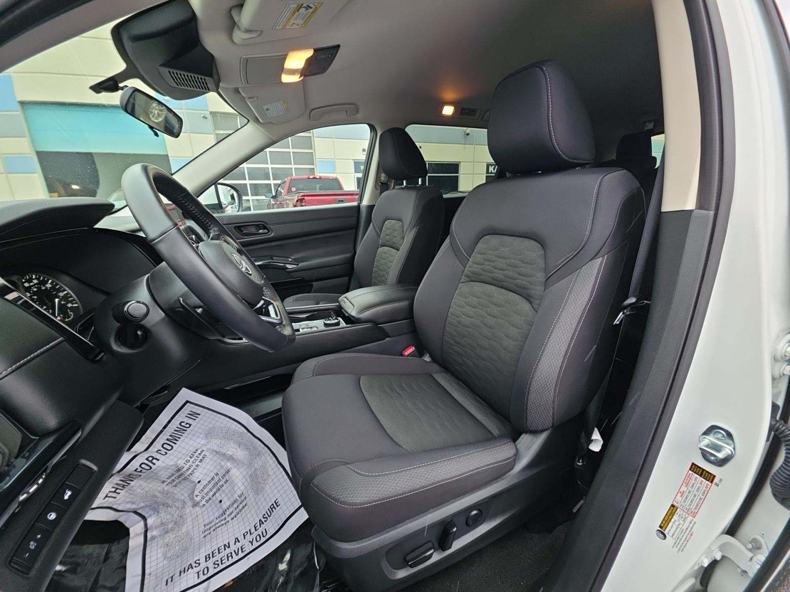 2025 Nissan Pathfinder SV AWD