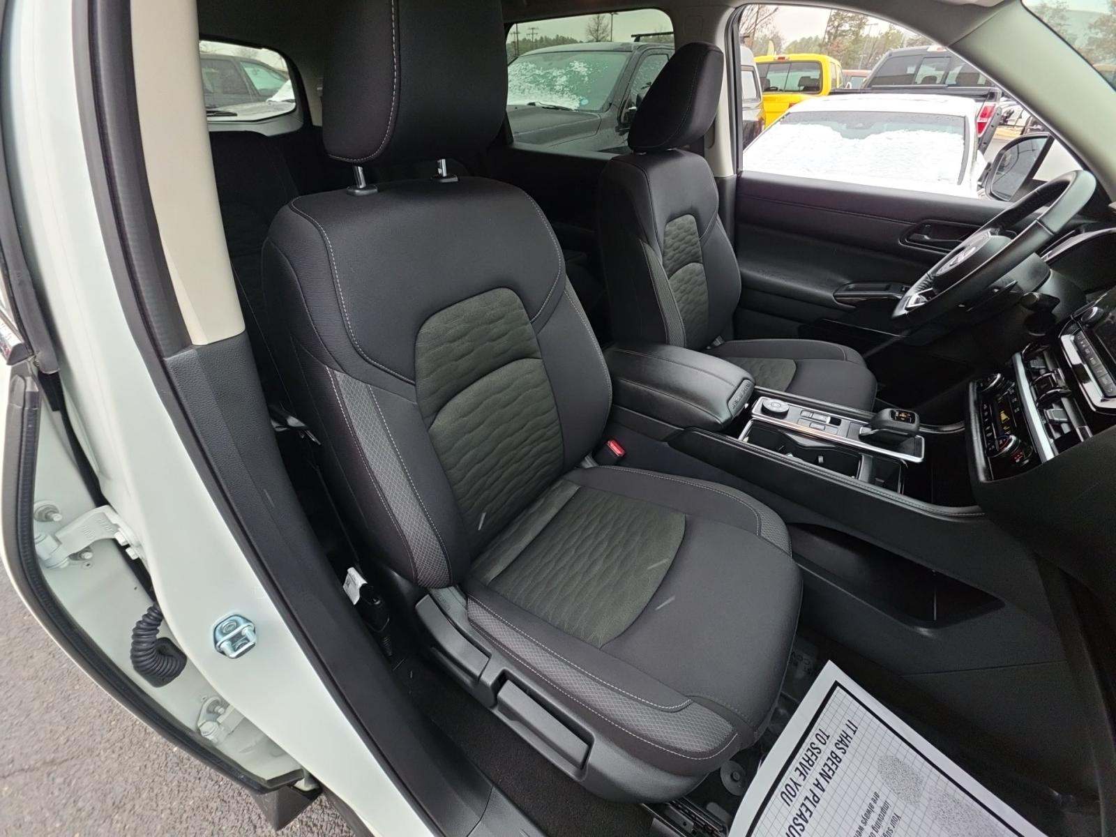 2025 Nissan Pathfinder SV AWD