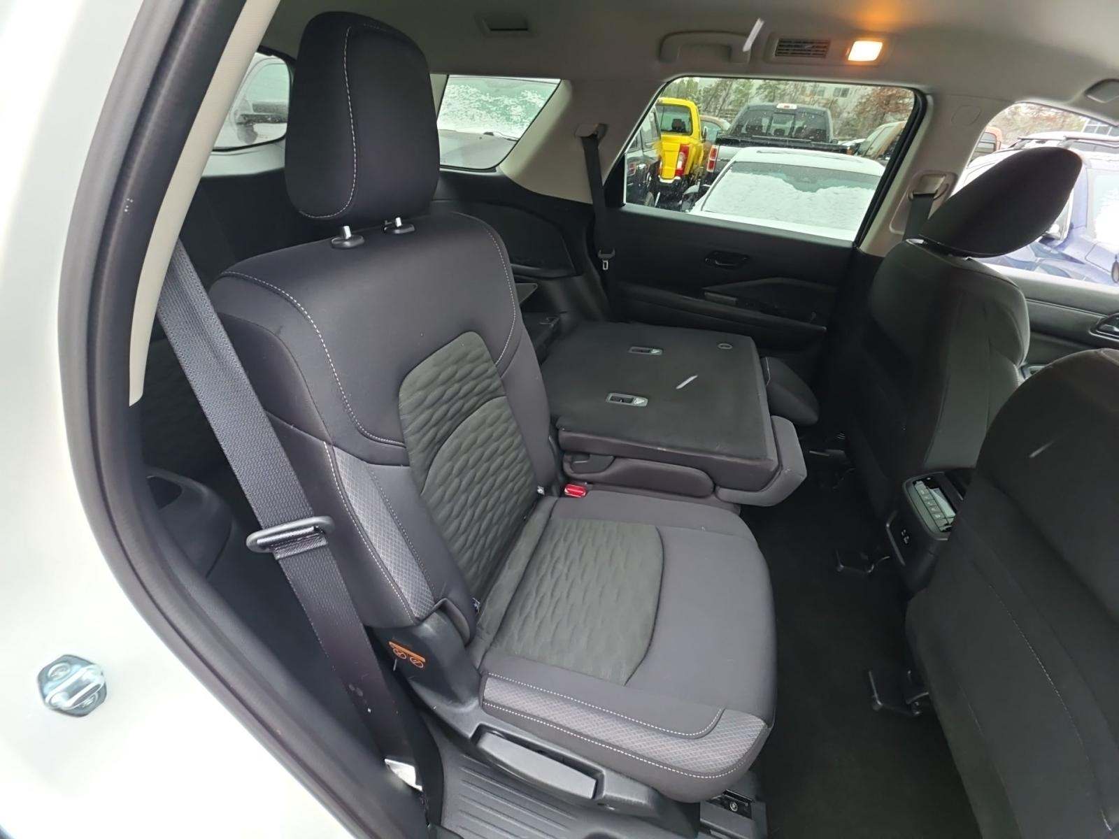 2025 Nissan Pathfinder SV AWD