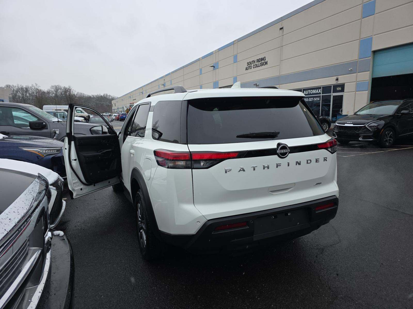 2025 Nissan Pathfinder SV AWD