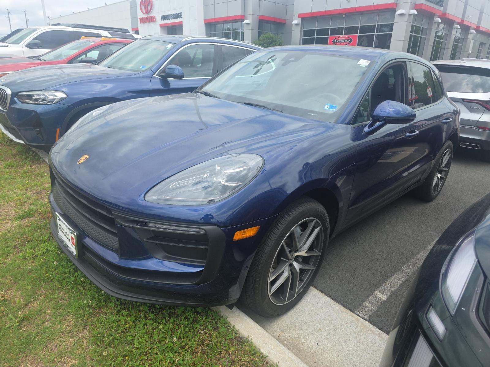 2022 Porsche Macan Base AWD