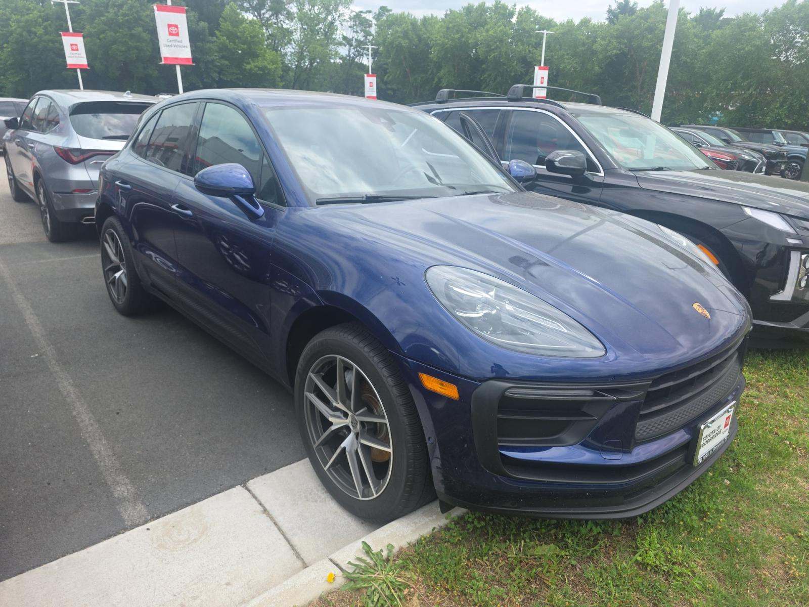 2022 Porsche Macan Base AWD