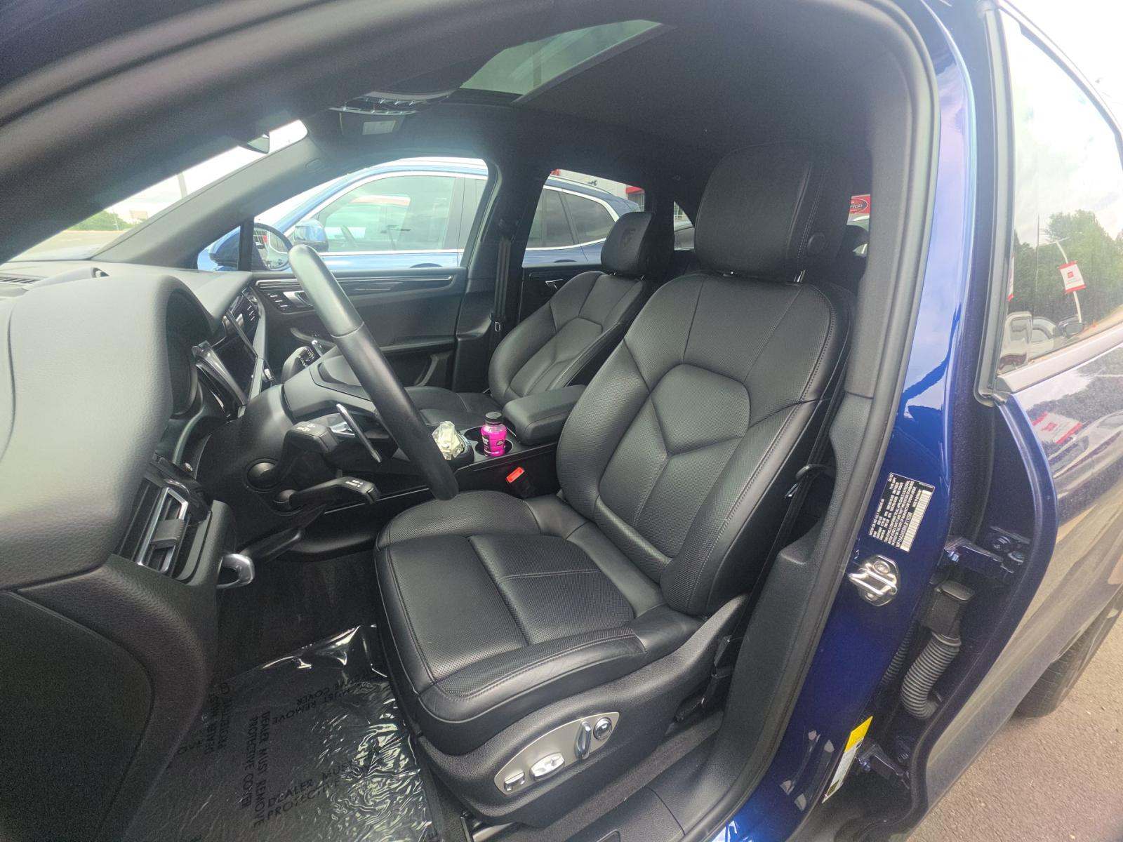 2022 Porsche Macan Base AWD