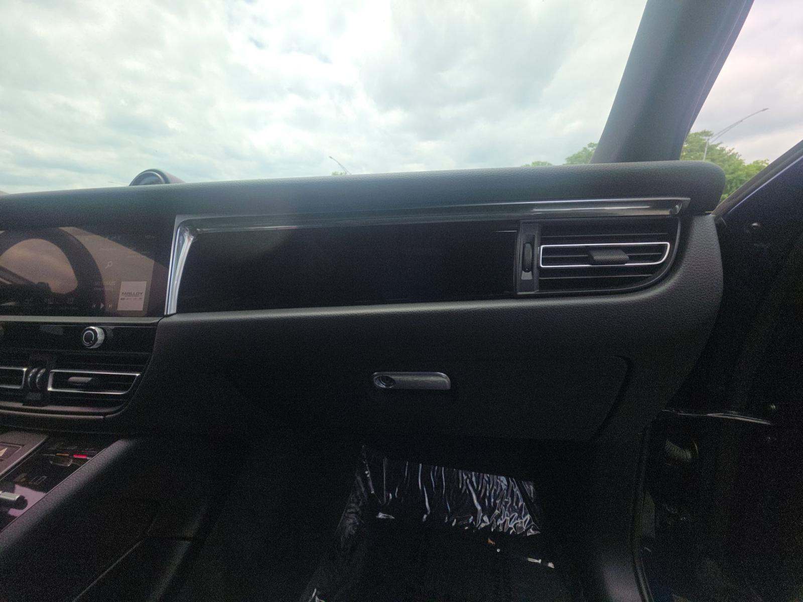 2022 Porsche Macan Base AWD