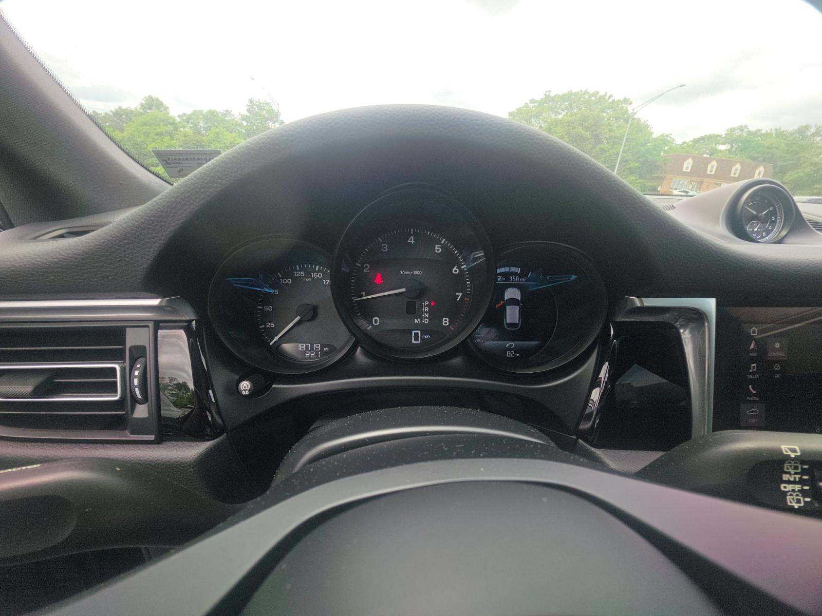 2022 Porsche Macan Base AWD