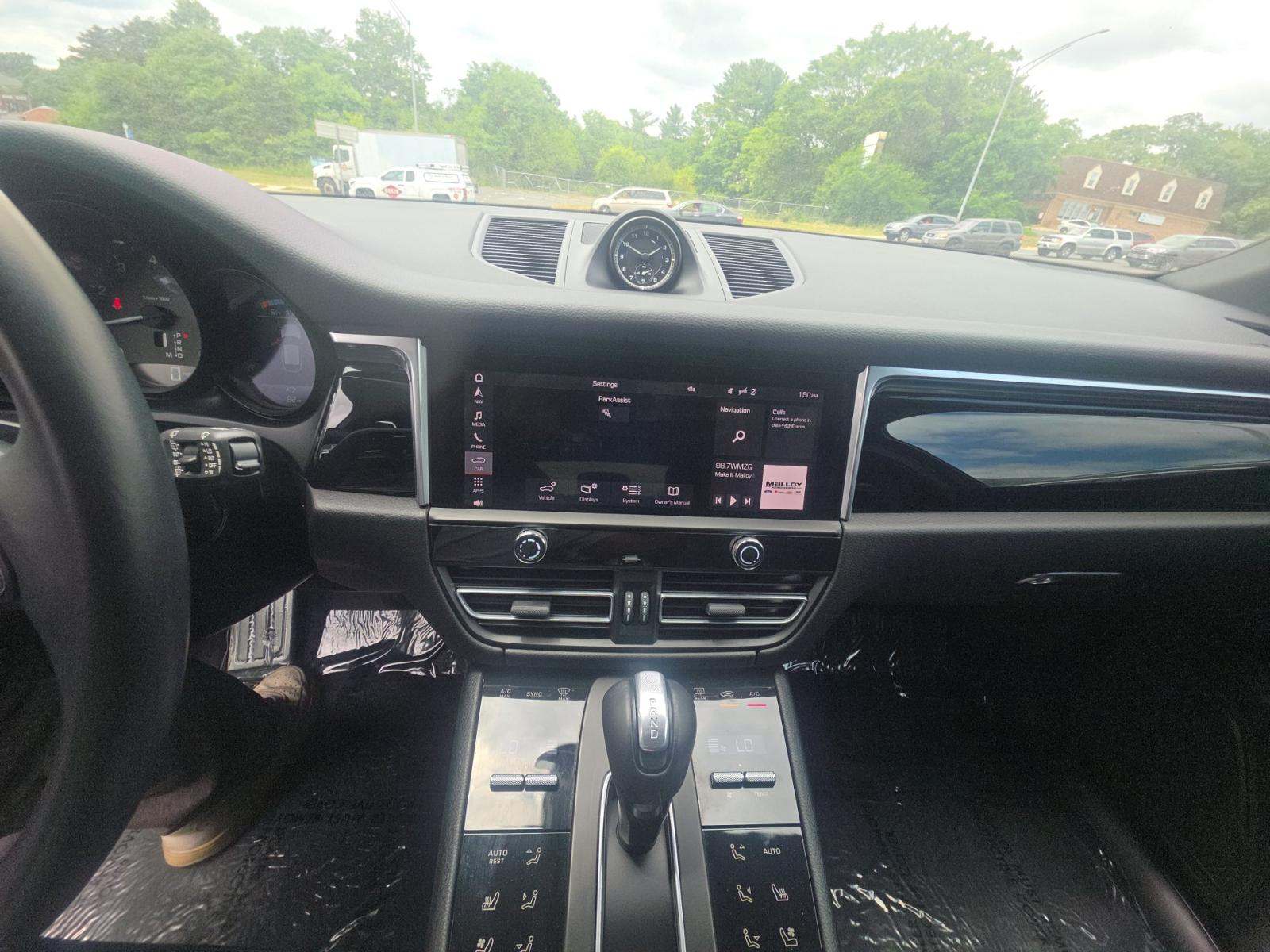 2022 Porsche Macan Base AWD