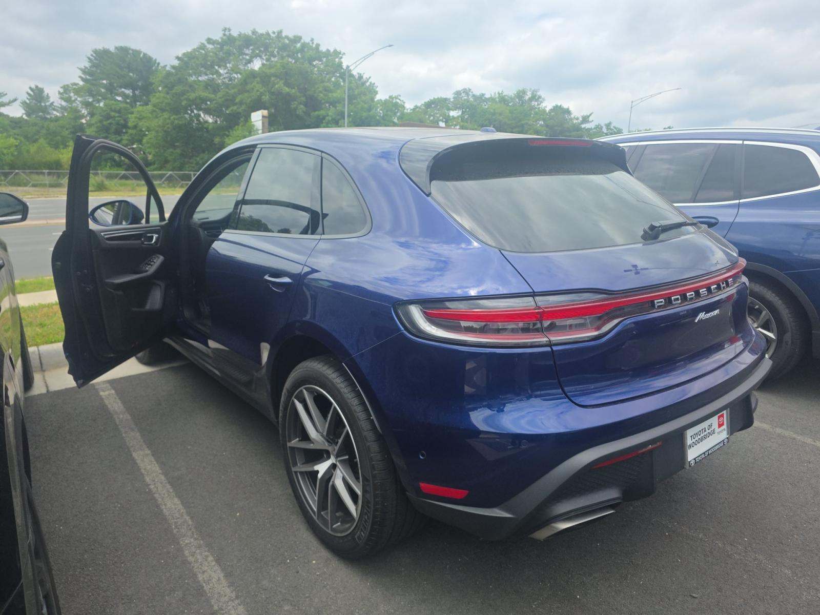 2022 Porsche Macan Base AWD