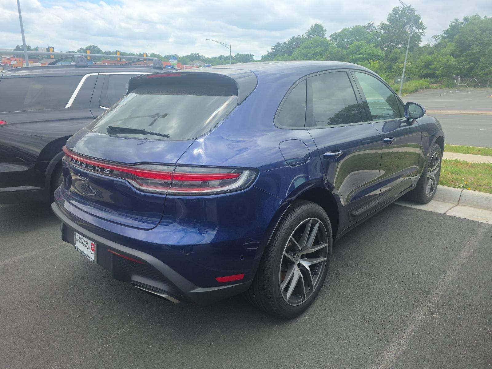 2022 Porsche Macan Base AWD